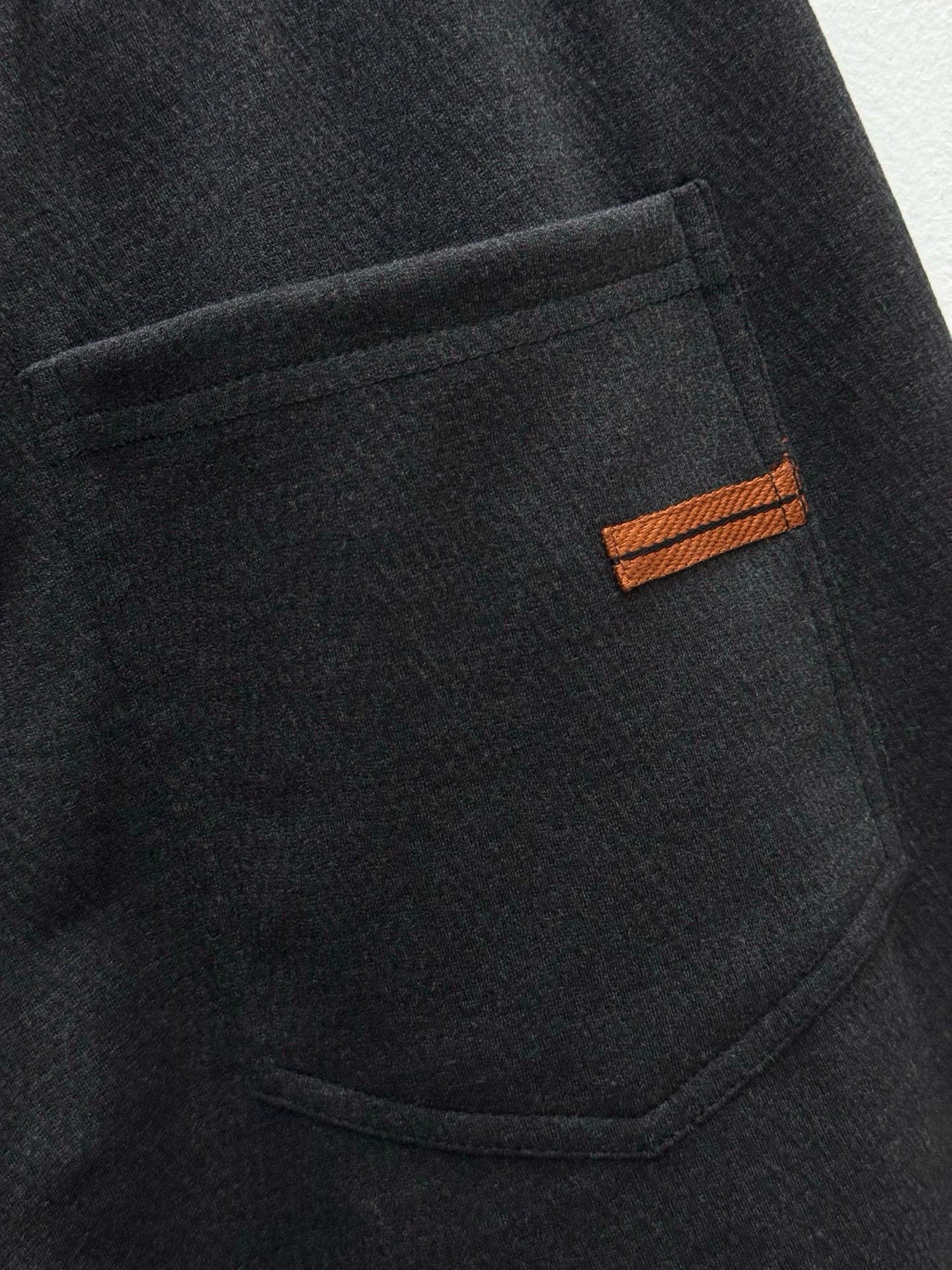 Брюки мужские спортивные из смешанной ткани чёрно-серого цвета с отделкой в рубчик