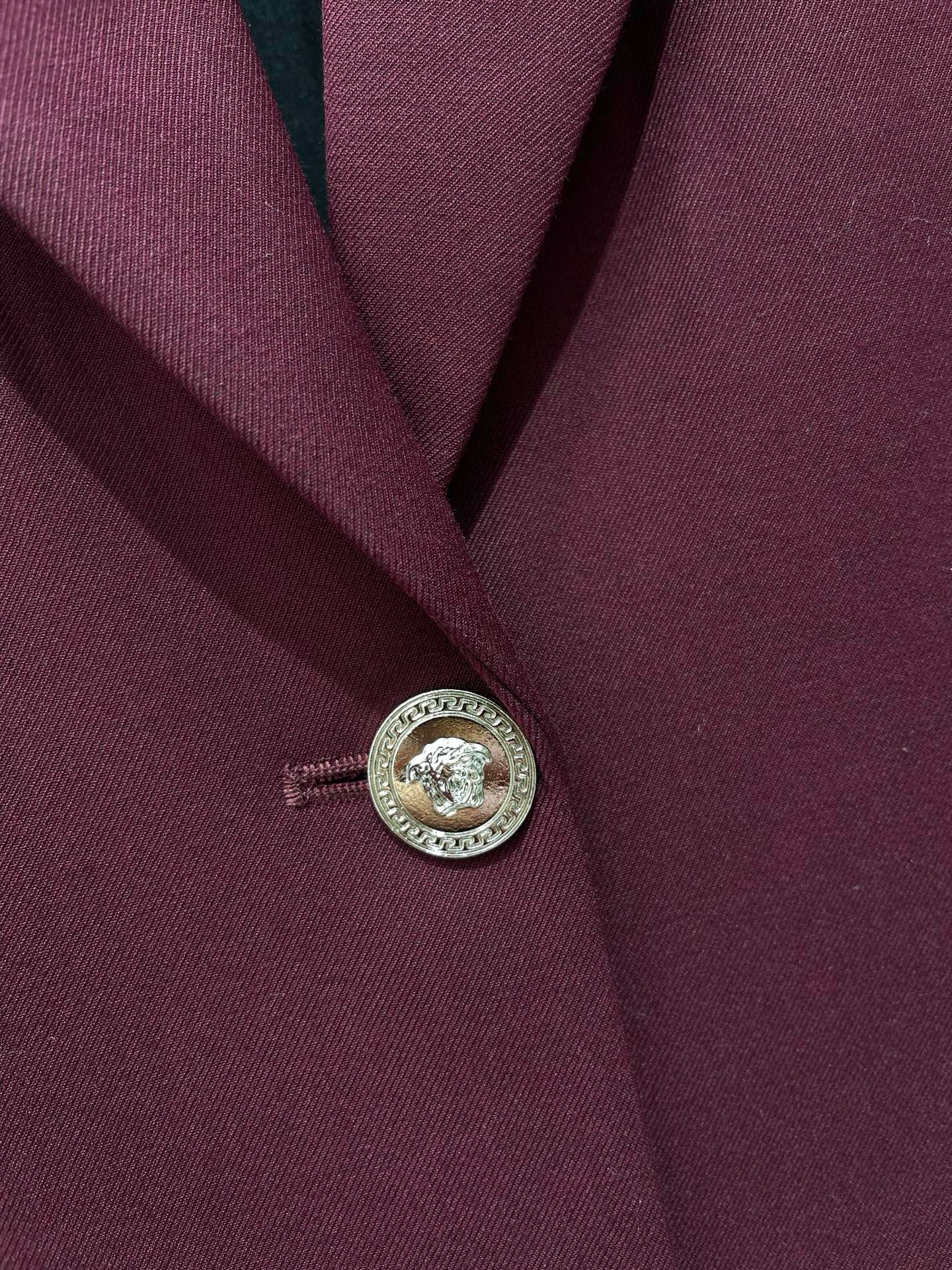 Жакет женский Versace бордового цвета