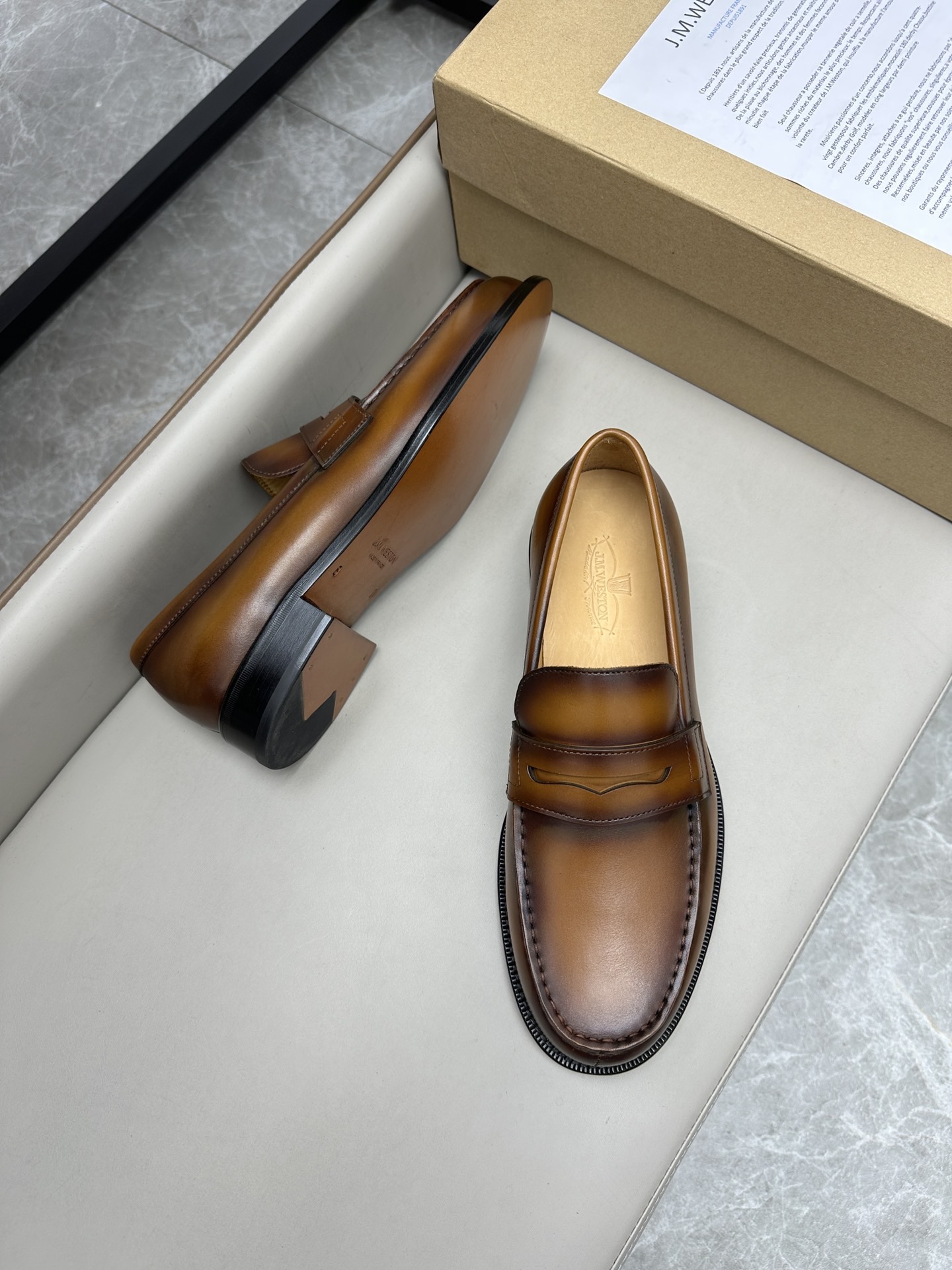 Лоферы мужские в стиле J.M. Weston коричневого цвета