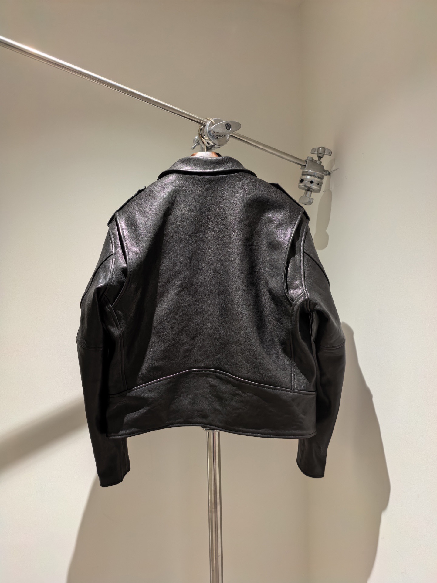 Куртка мужская в стиле Enfants Riches Déprimés Rose Buckle Moto Jacketчёрного цвета с пряжками