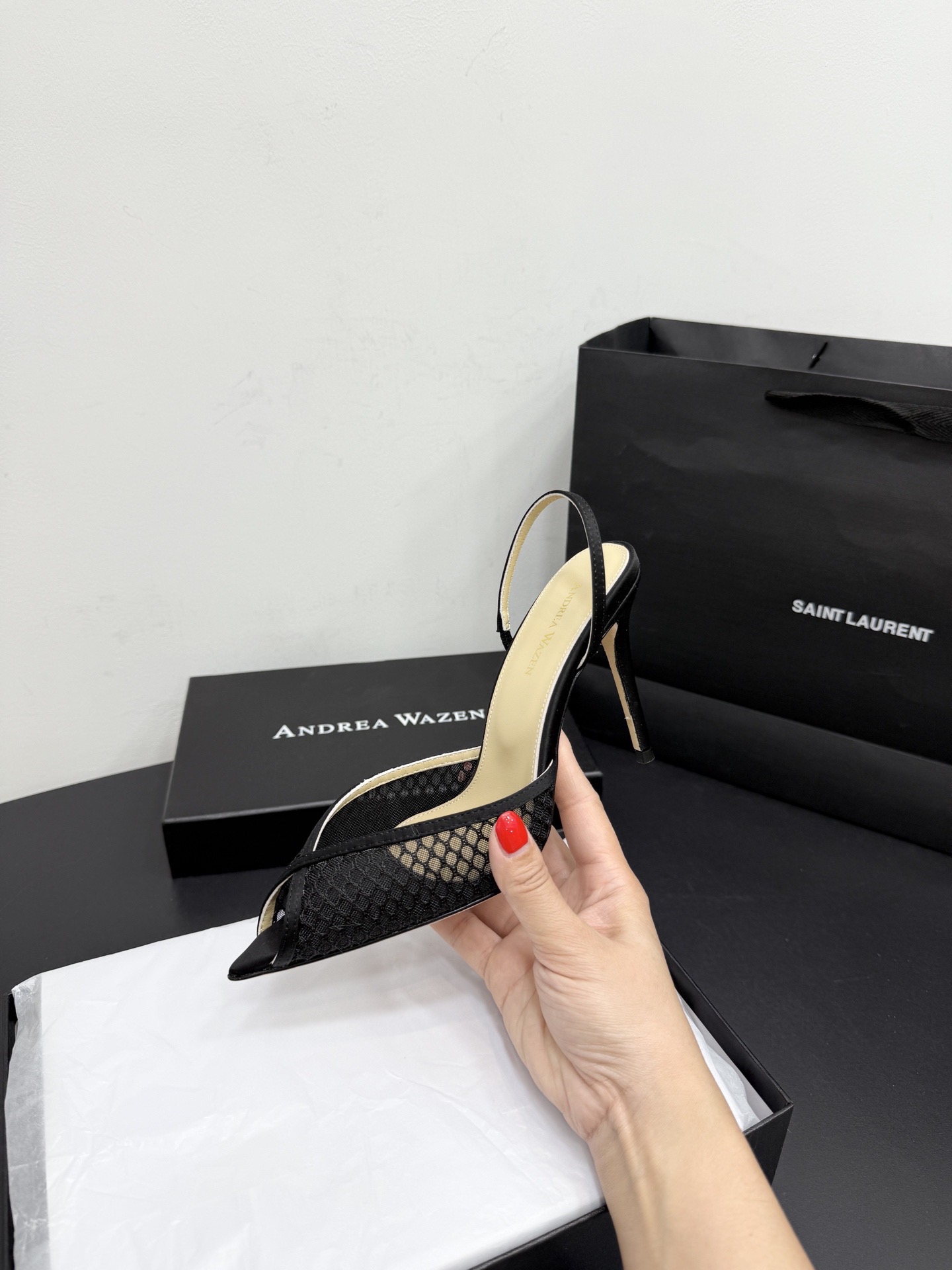 Туфли женские в стиле Andrea Wazen чёрного цвета