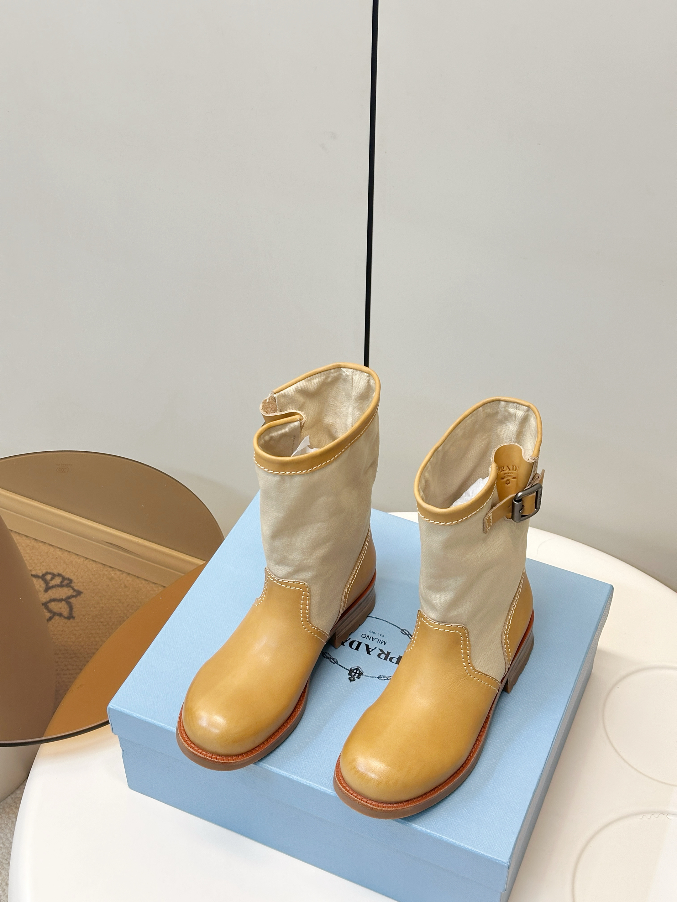 Полусапоги женские Prada бежево-горчичного цвета