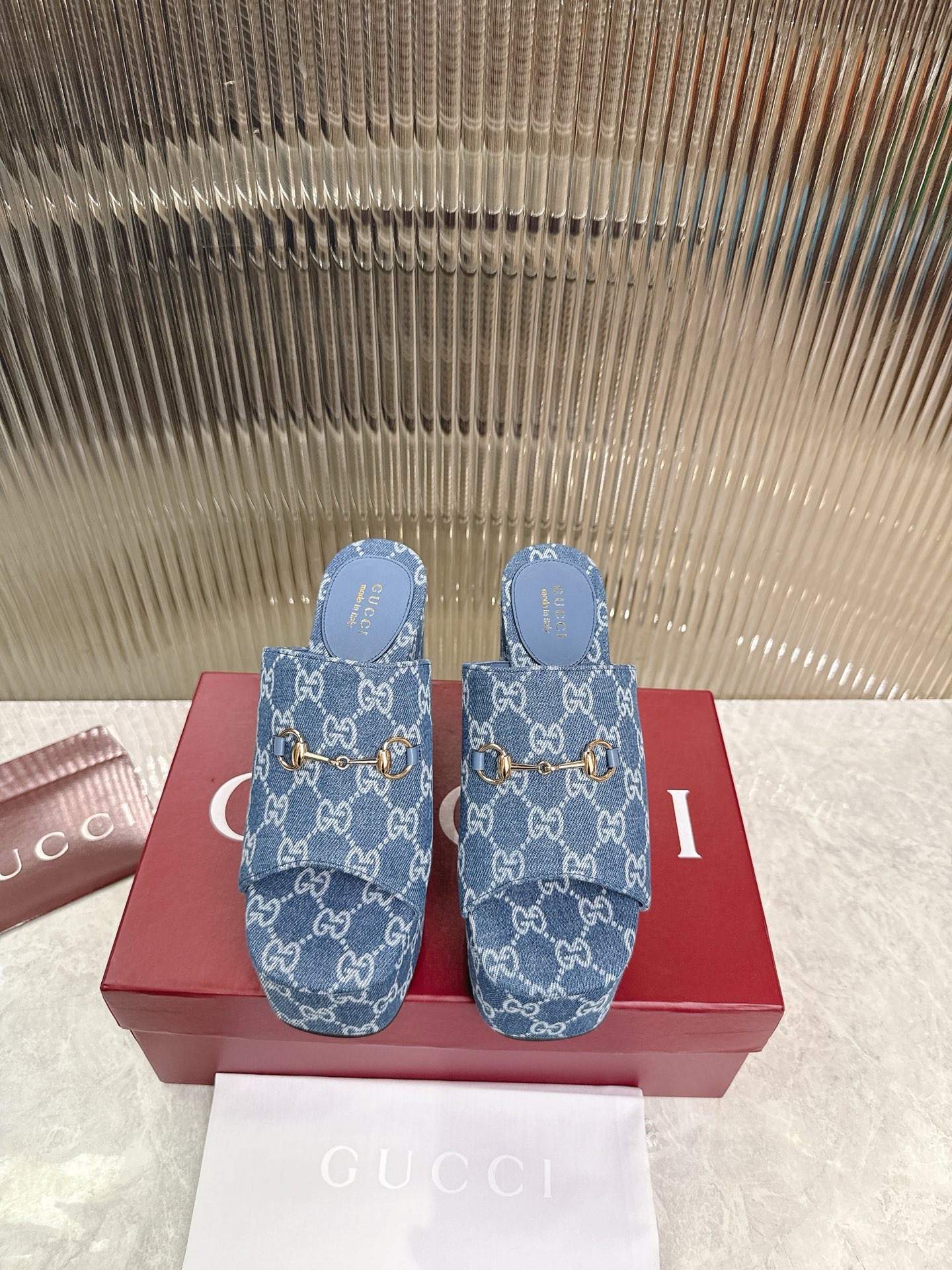 Мюли женские в стиле Gucci Princetown с GG-мотивом синего цвета