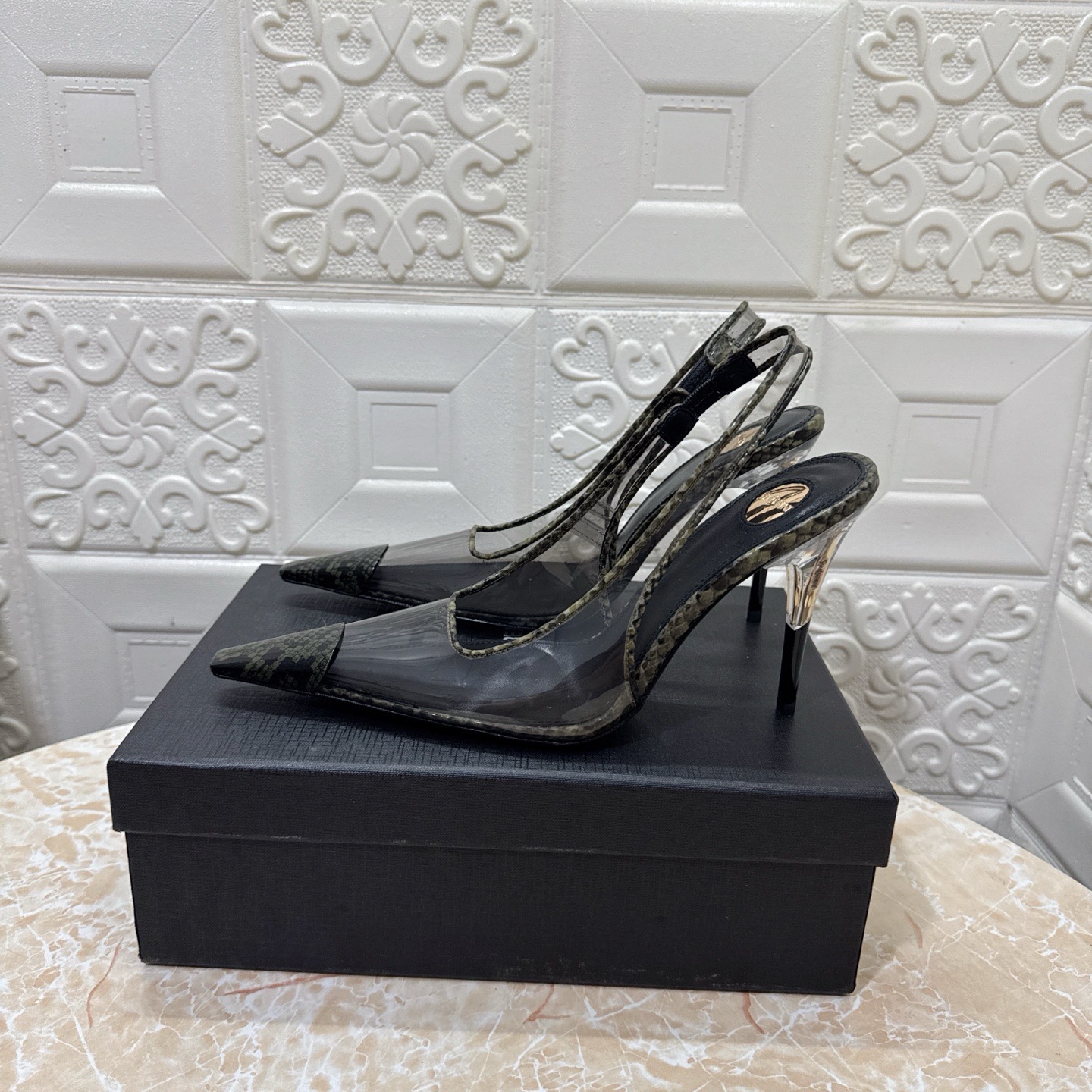Туфли женские Saint Laurent Jema чёрного цвета