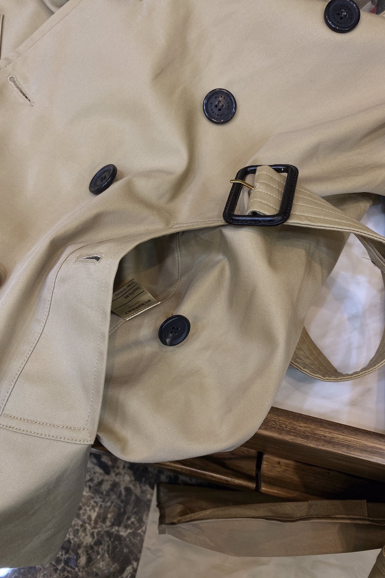 Тренч мужской в стиле Burberry укороченный бежевого цвета