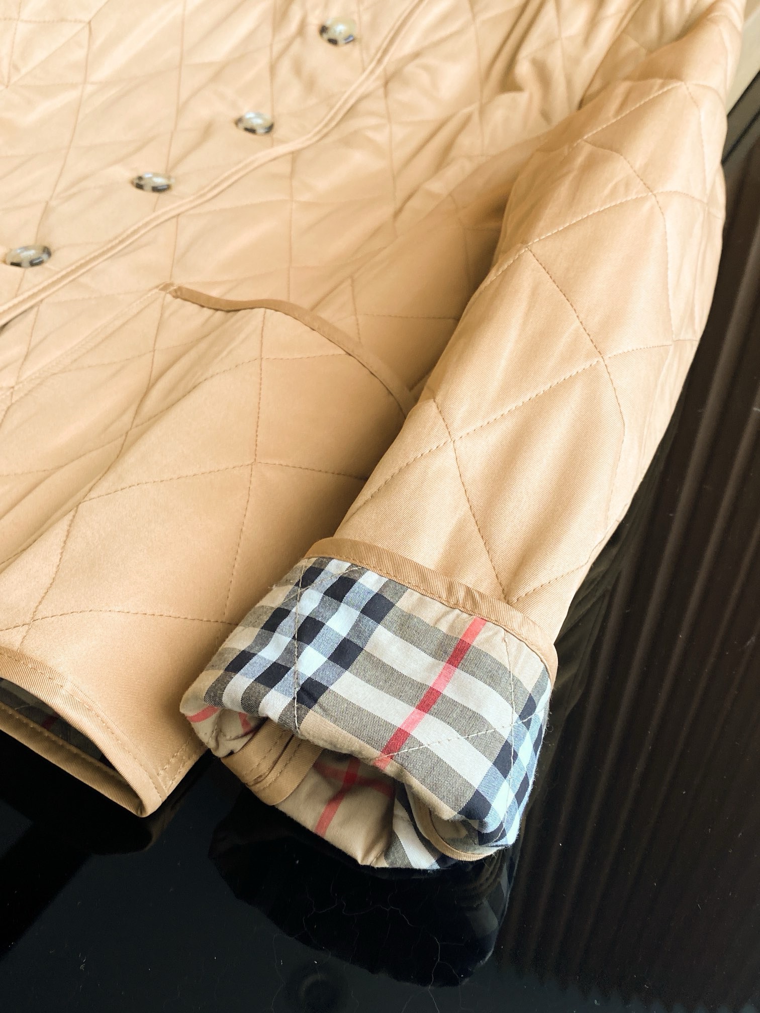 Куртка женская в стиле Burberry бежевого цвета