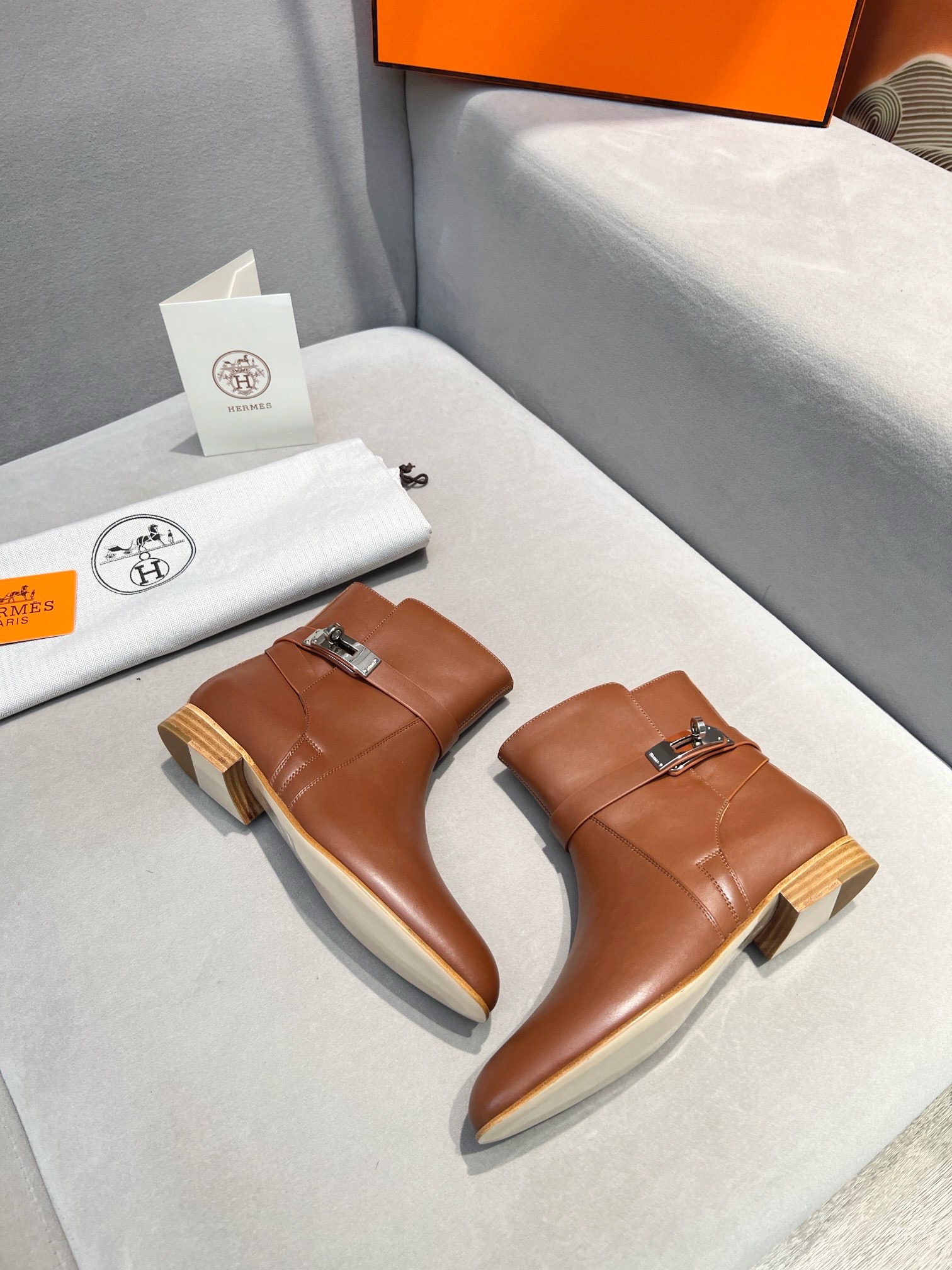 Ботильоны женские Hermès Kelsy коричневого цвета