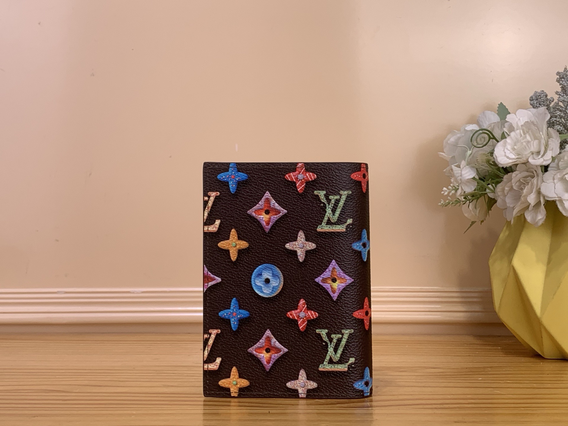 Обложка унисекс для паспорта в стиле Louis Vuitton Monogram Donuts коричневого цвета