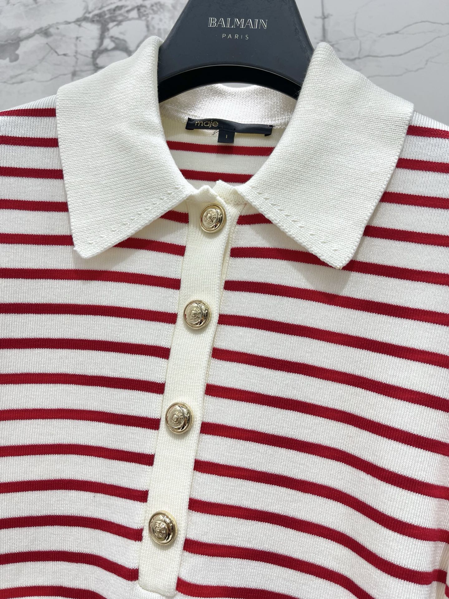 Платье женское в стиле Maje трикотажное в полоску с воротником polo красного цвета