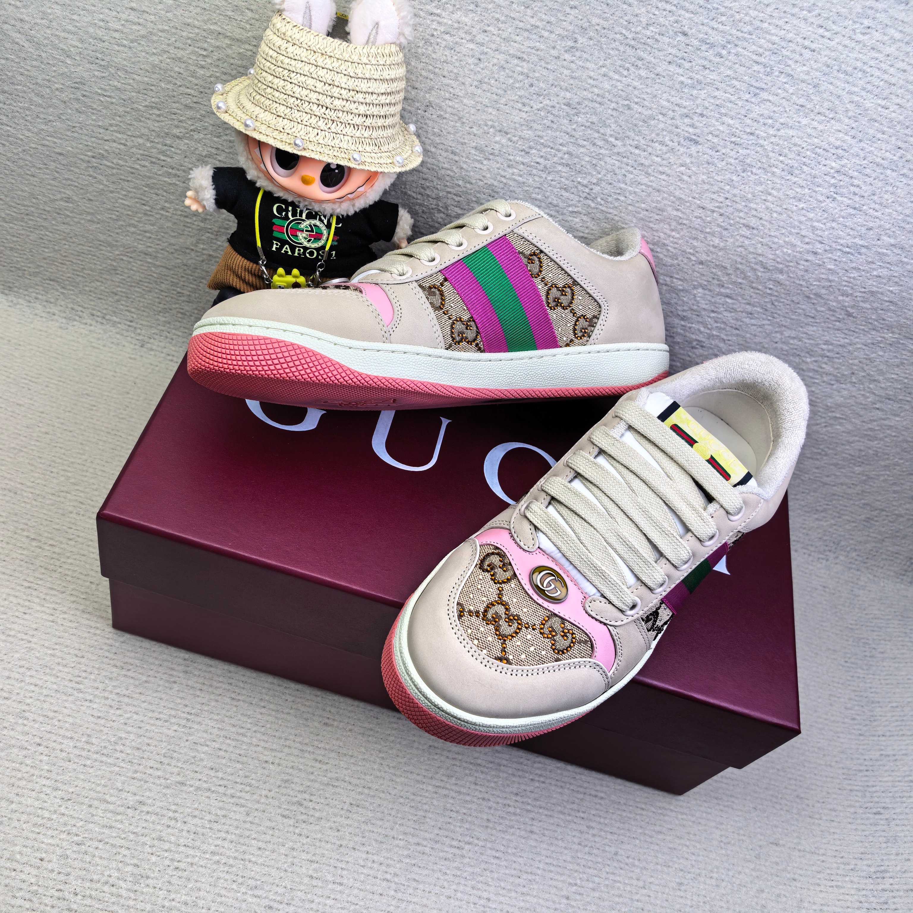Кроссовки унисекс в стиле Gucci бежевого цвета с розовыми акцентами