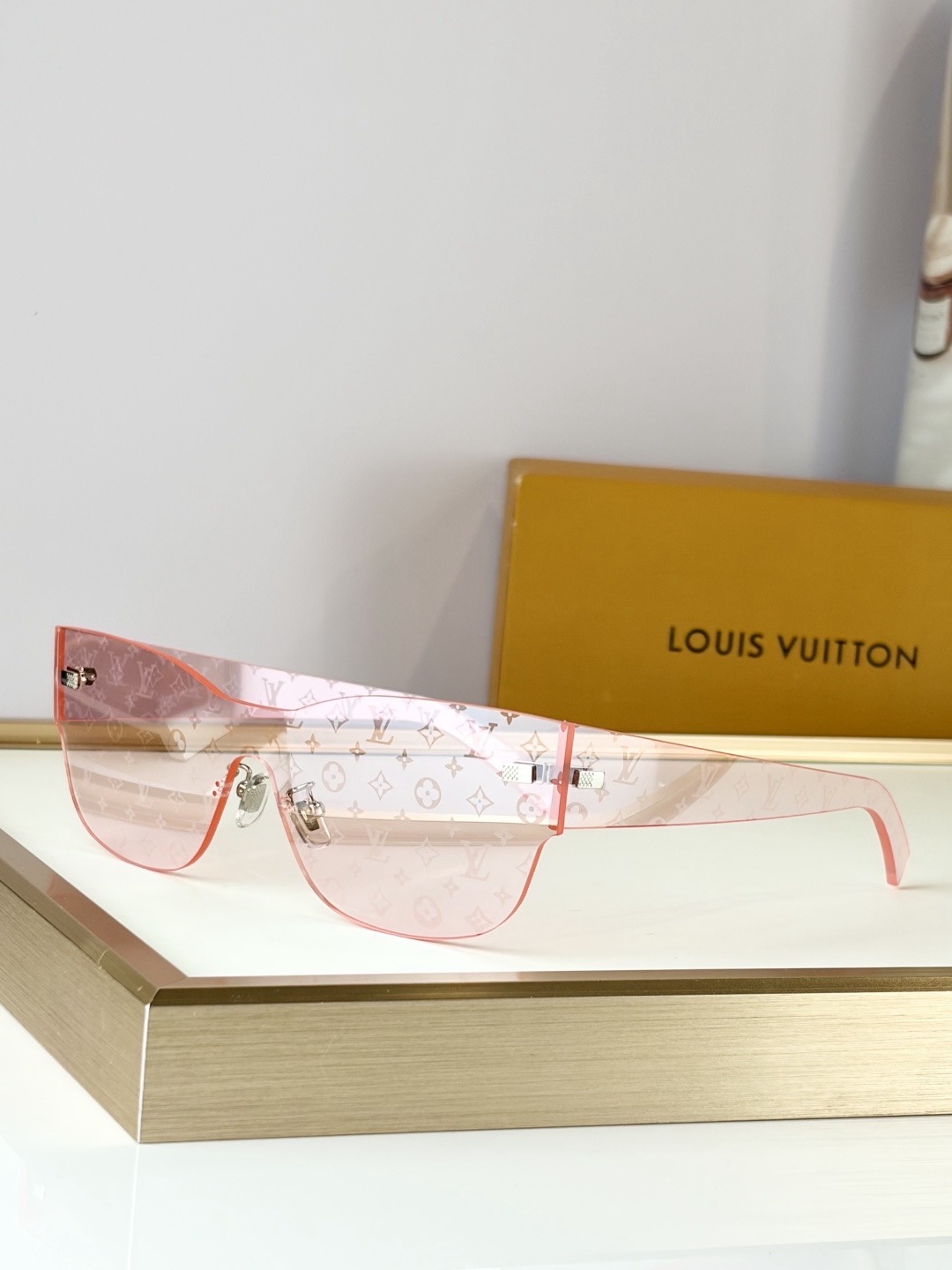 Очки солнцезащитные унисекс в стиле Louis Vuitton