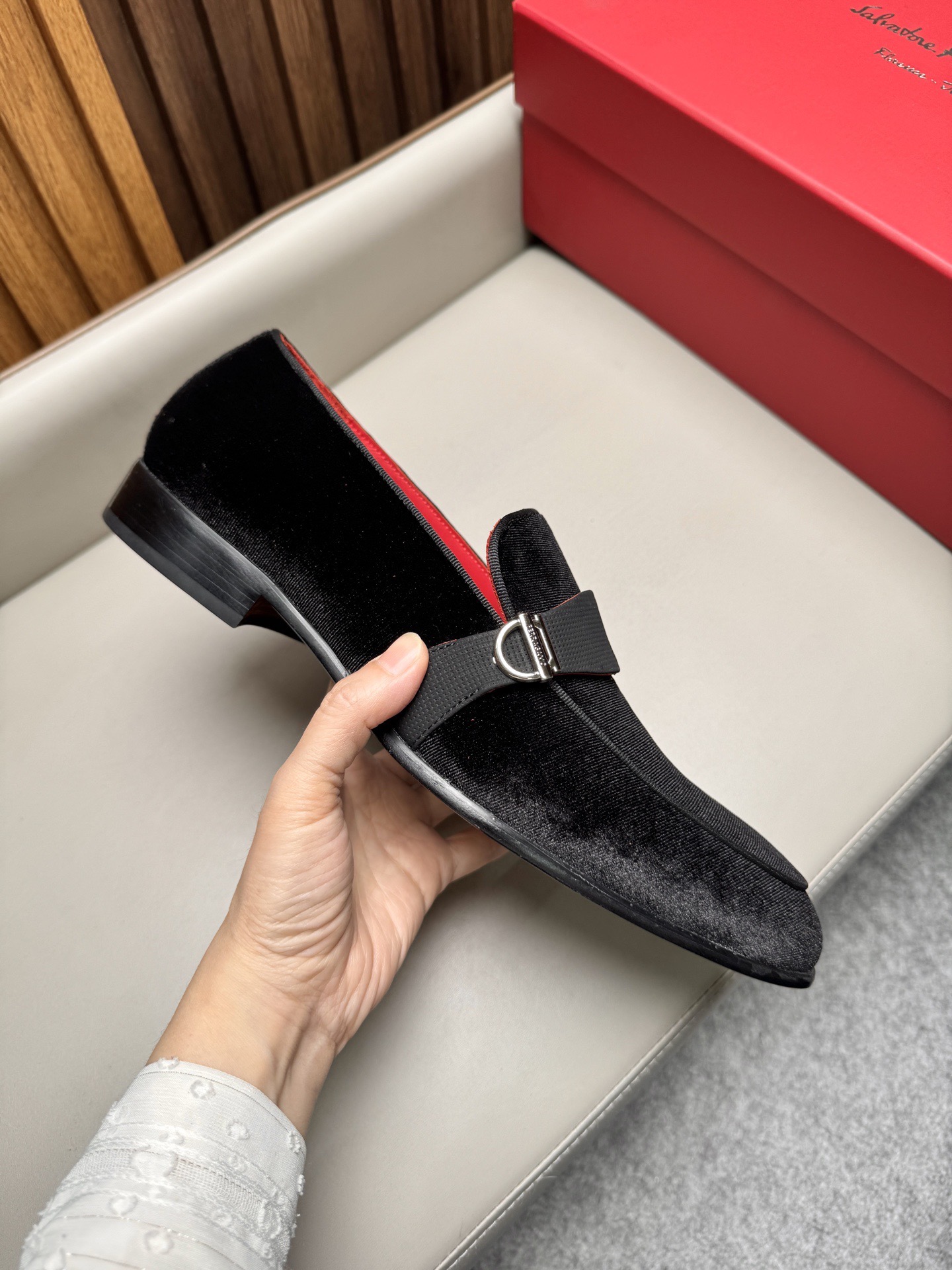 Лоферы мужские в стиле Ferragamo Gancini черного цвета