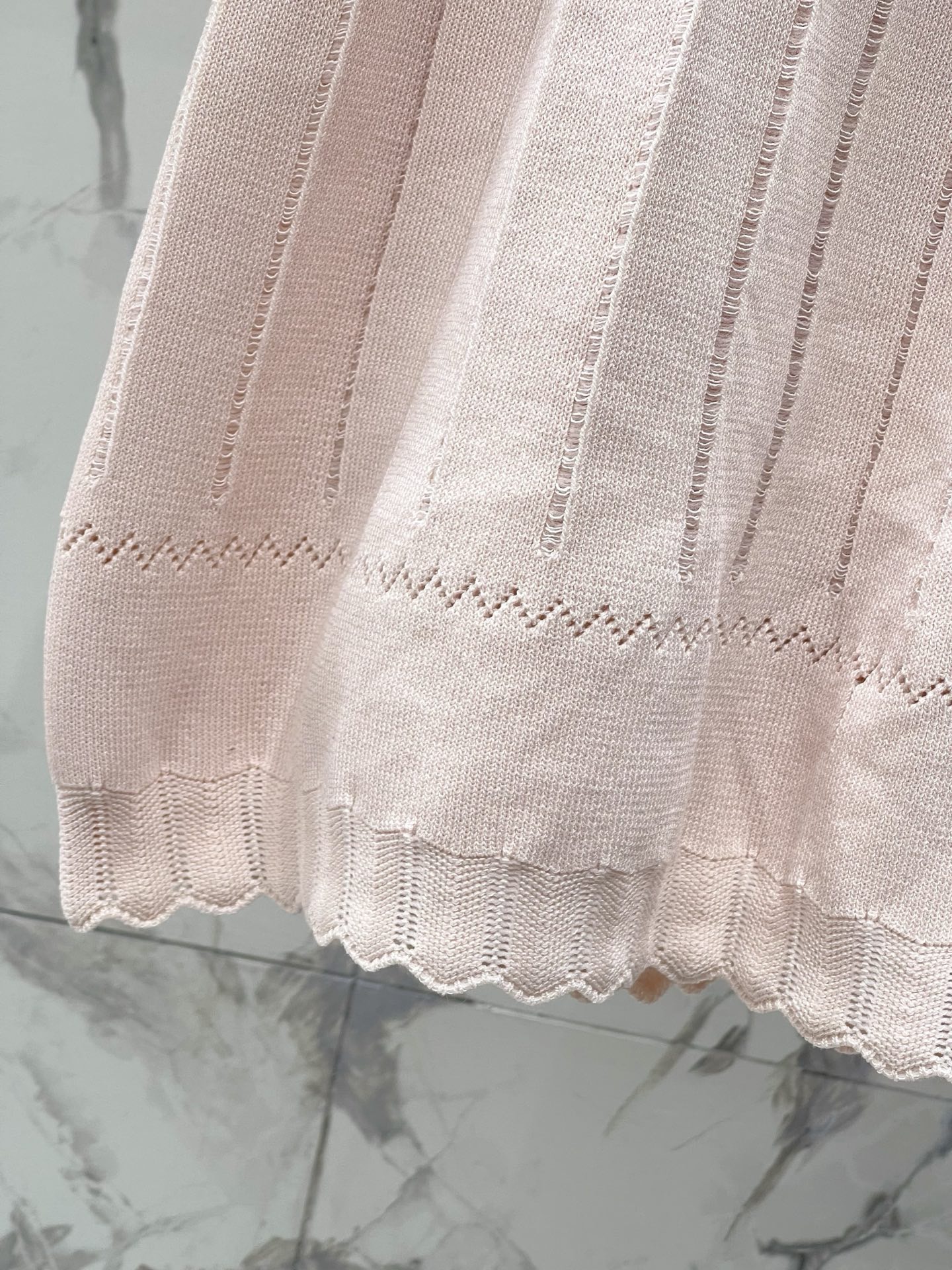 Костюм женский в стиле Miu Miu трикотажный: топ без рукавов и юбка миди плиссированная