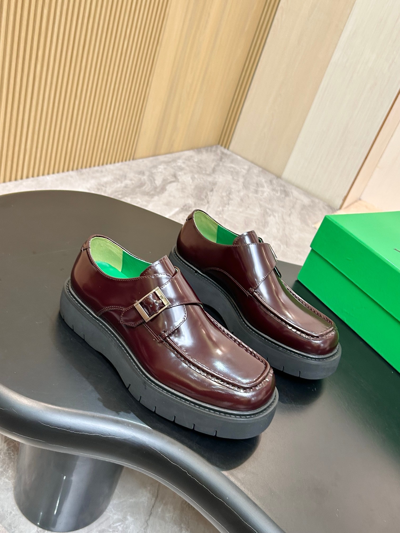 Туфли мужские Bottega Veneta бордового цвета
