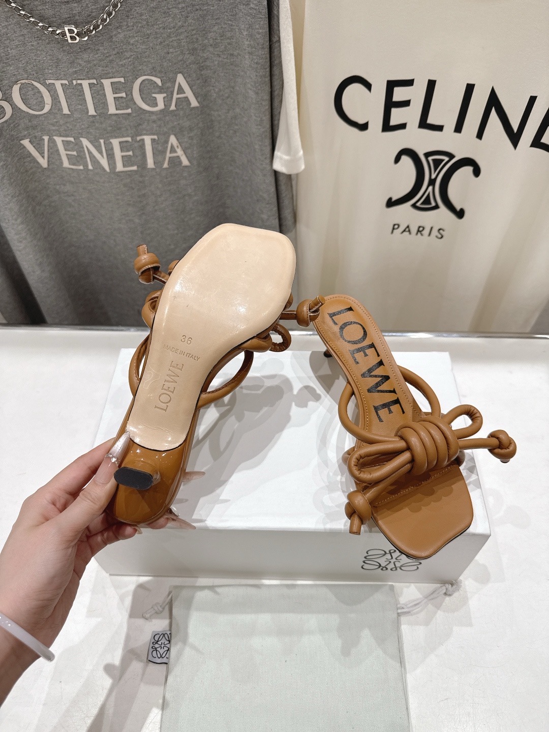 Мюли женские в стиле LOEWE F036 карамельного цвета со шнуровкой