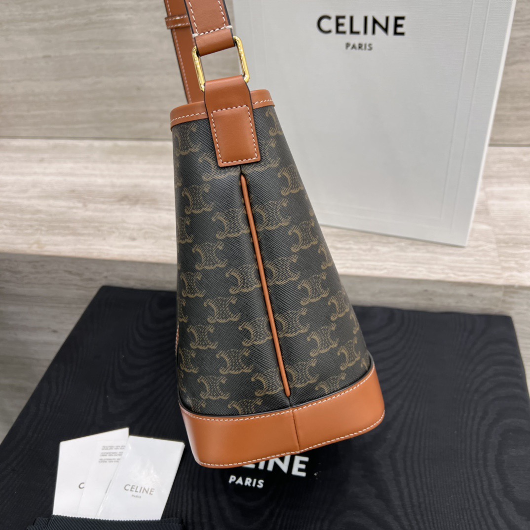 Сумка женская Celine Barrel Bag коричневого цвета