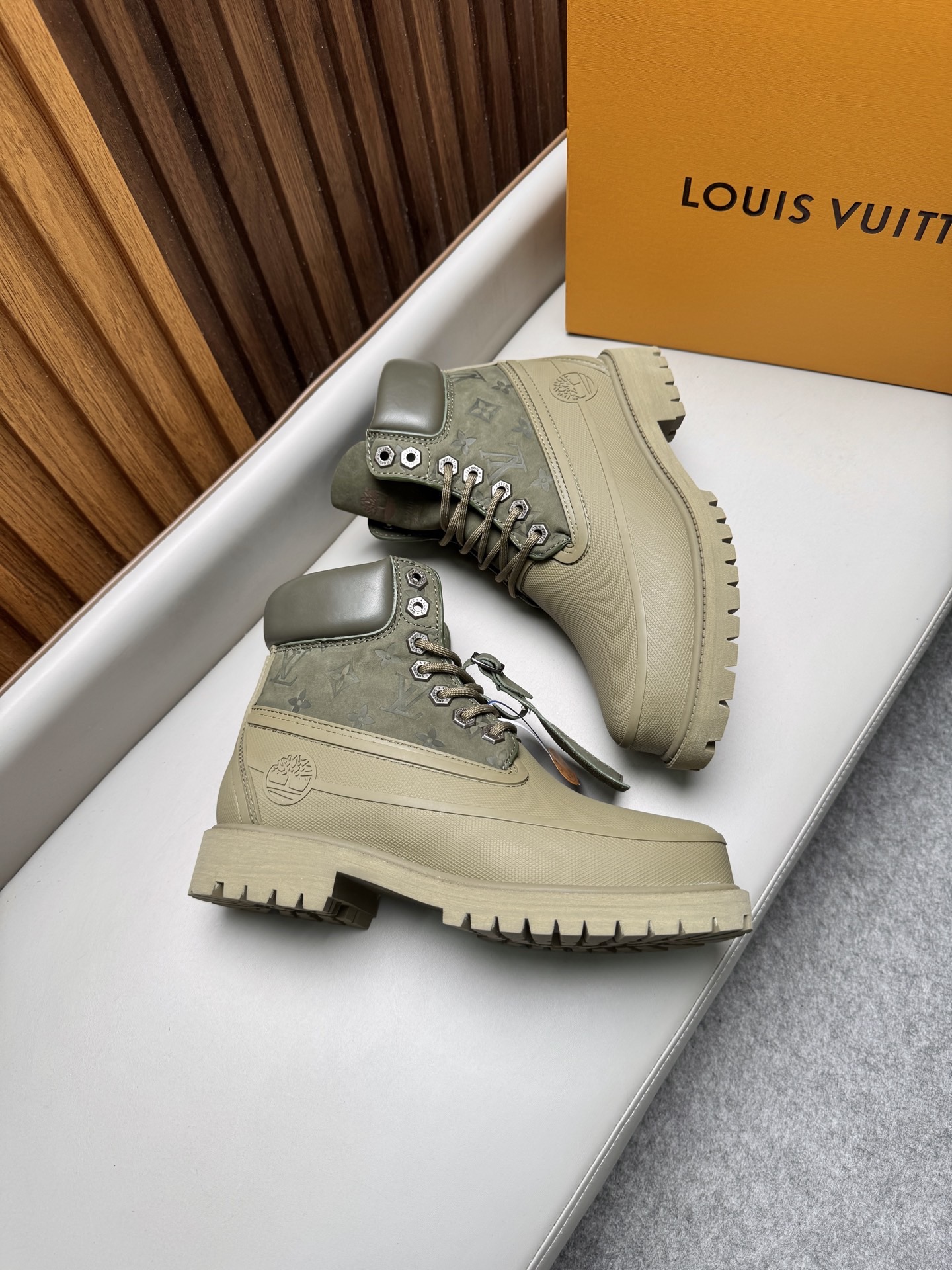 Ботинки мужские Louis Vuitton LV Remix Combat Boot цвета хаки