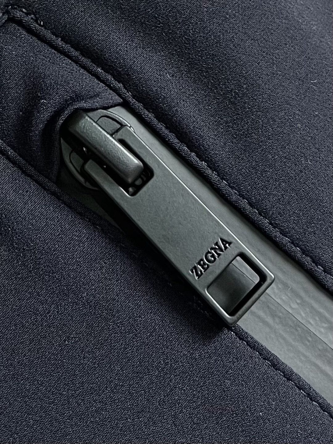 Костюм мужской в стиле Zegna ткани тёмно-синего цвета с жилетом и шортами