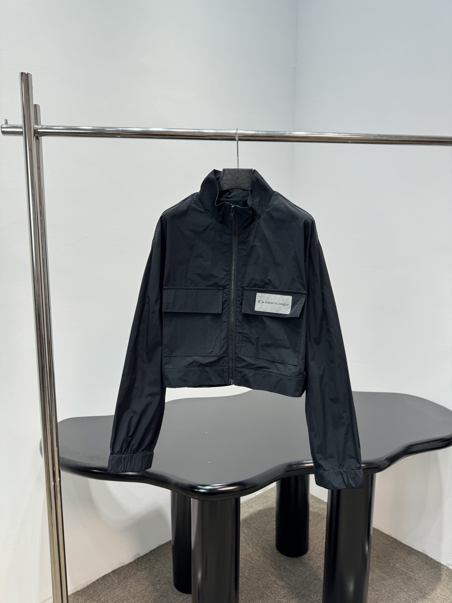 Куртка женская в стиле Balenciaga Loop Sports чёрного цвета укороченная