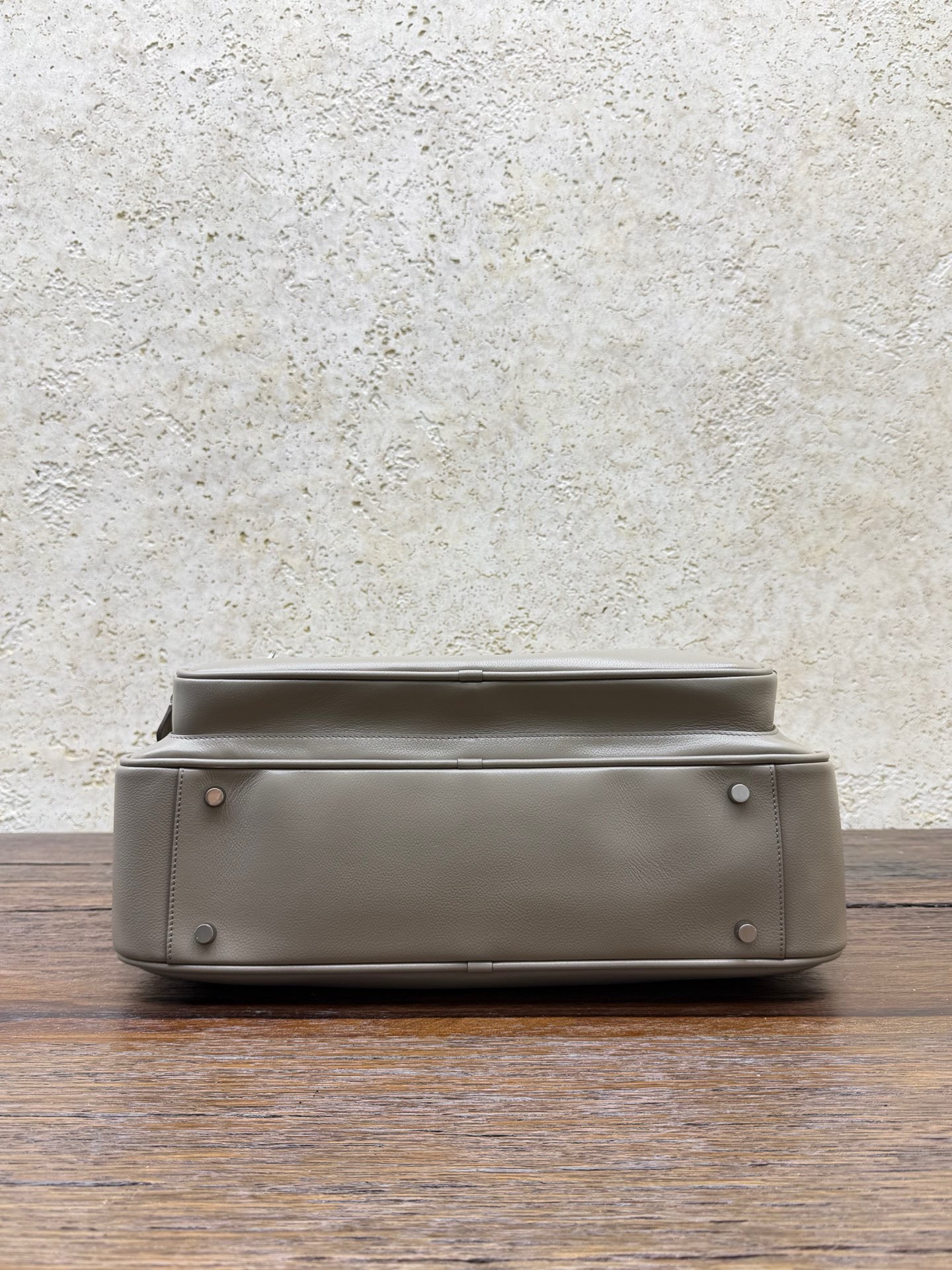 Сумка женская Acne Studios Camera Bag серого цвета