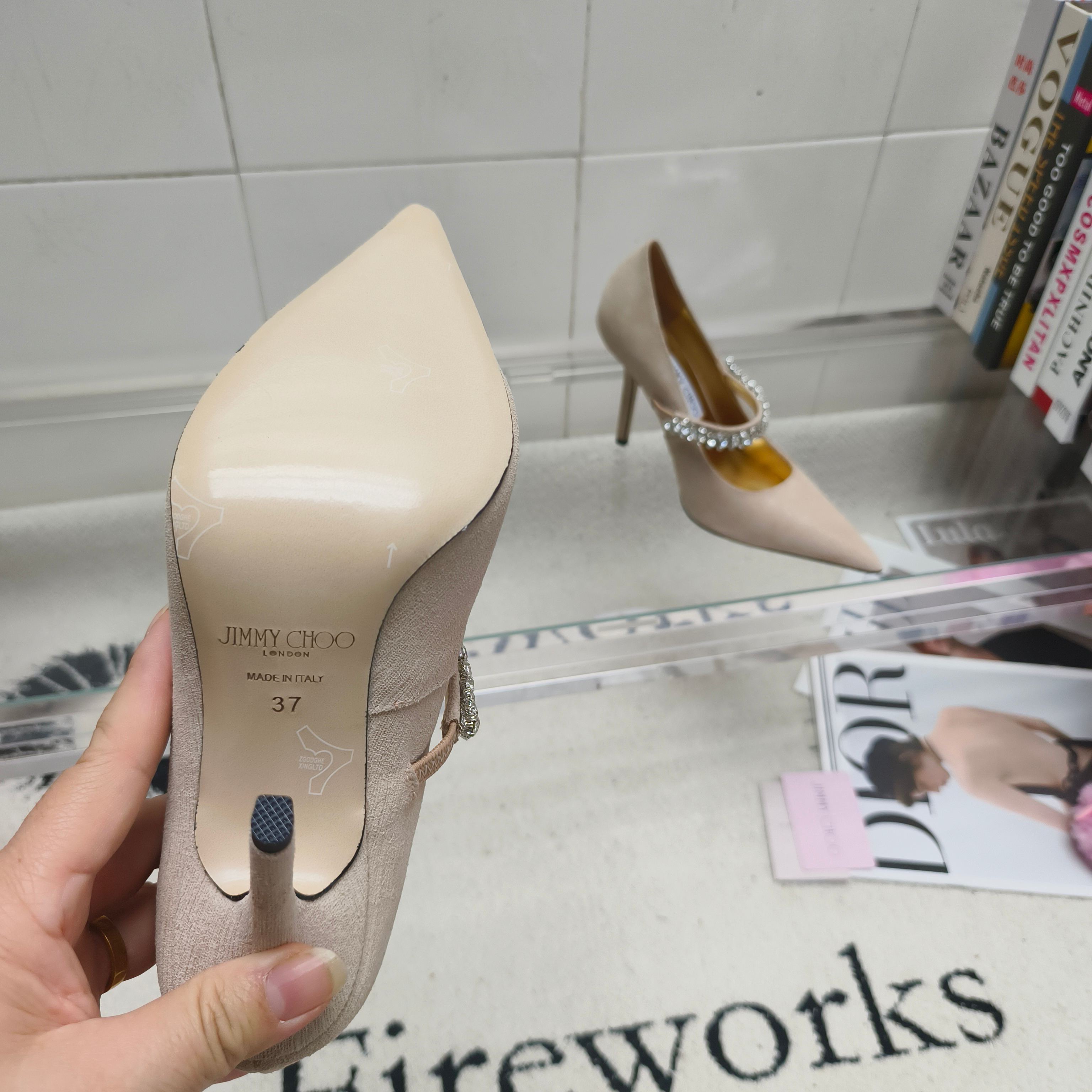 Туфли женские в стиле Jimmy Choo Bing Pump бежевого цвета