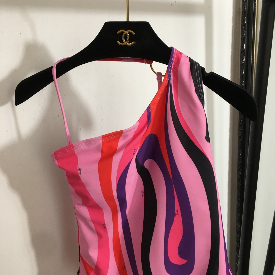 Купальник женский в стиле Emilio Pucci слитный розового цвета с принтом на одно плечо