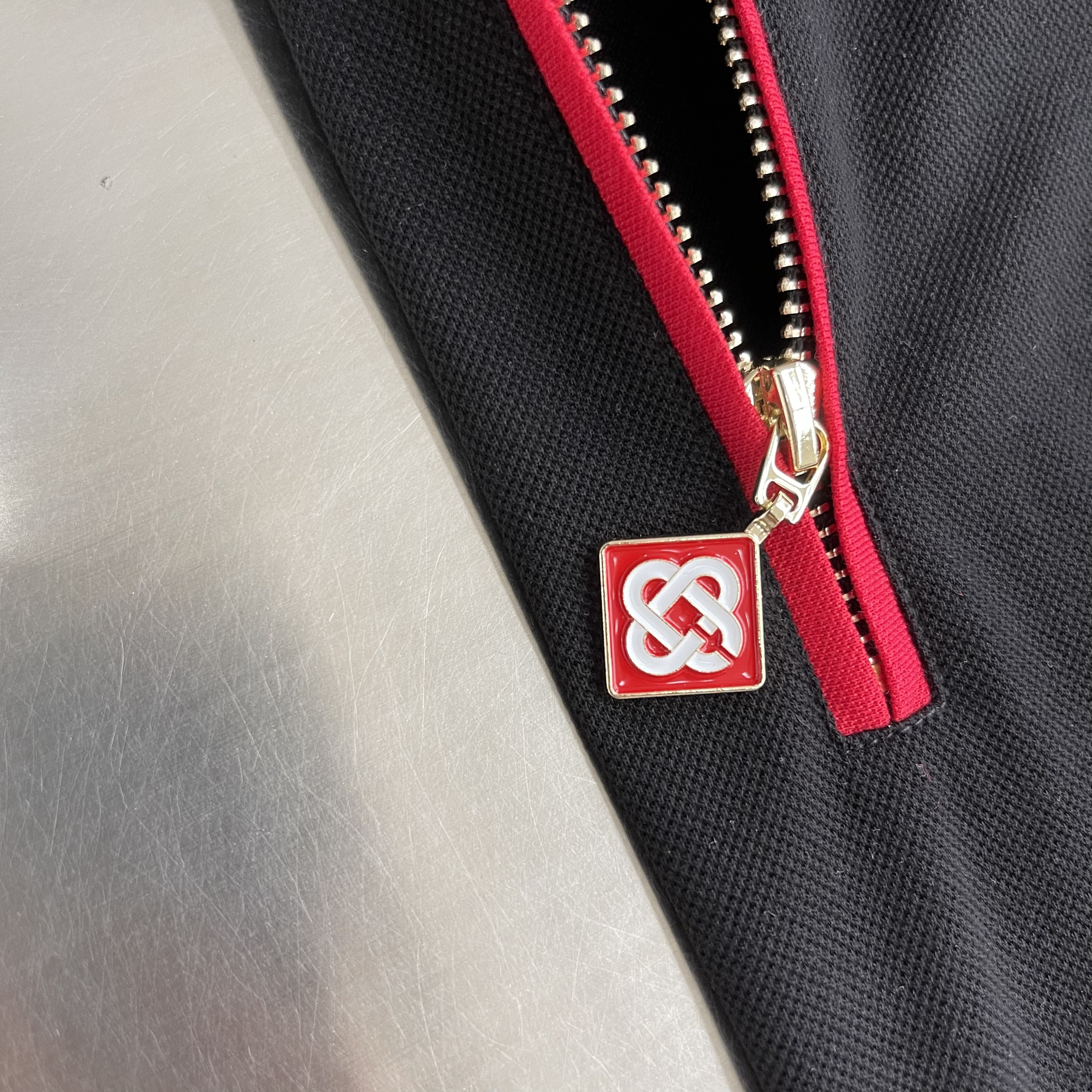 Поло мужское в стиле Casablanca из хлопка чёрного цвета с вышивкой и молнией