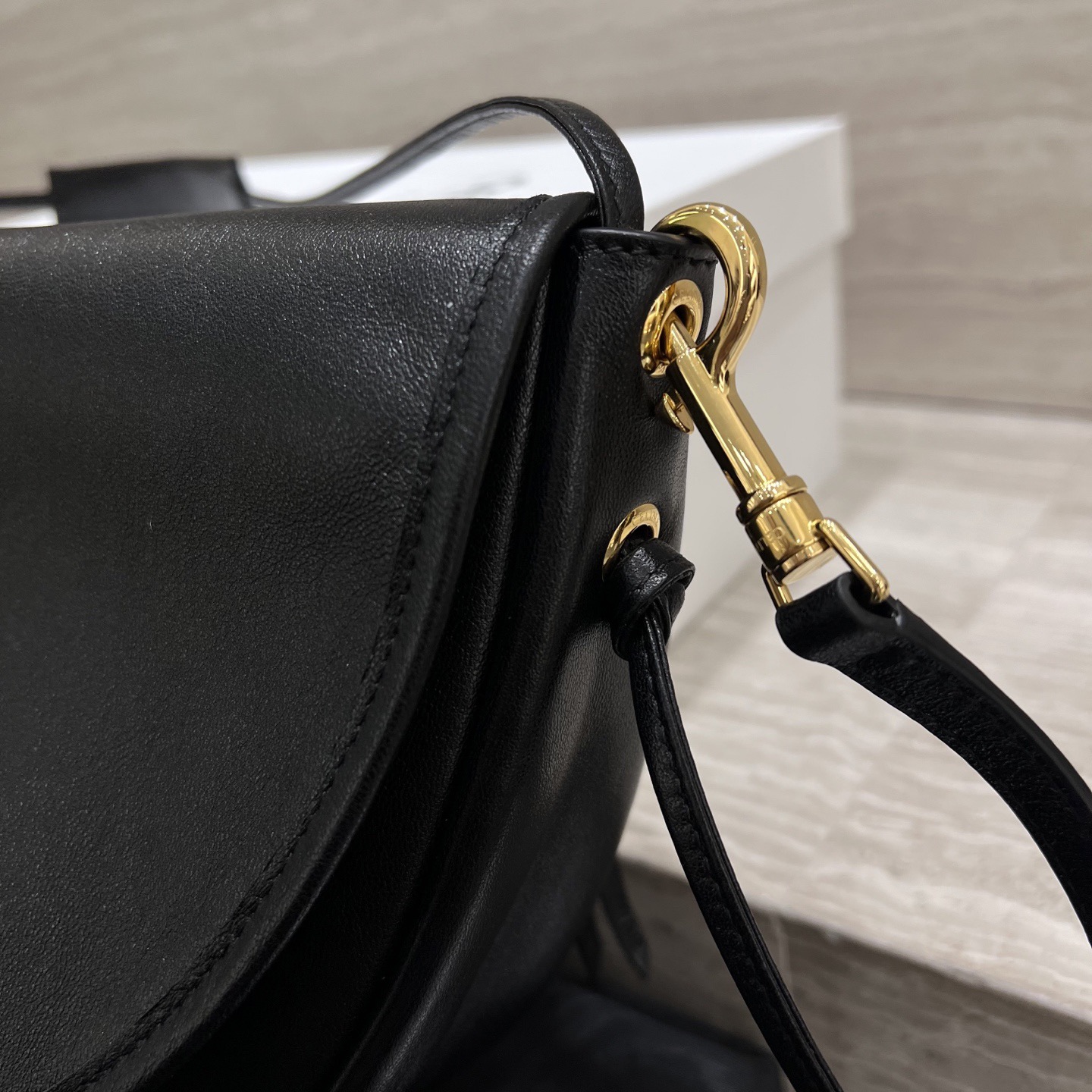 Сумка женская в стиле Celine Soft Triomphe Halfmoon чёрного цвета