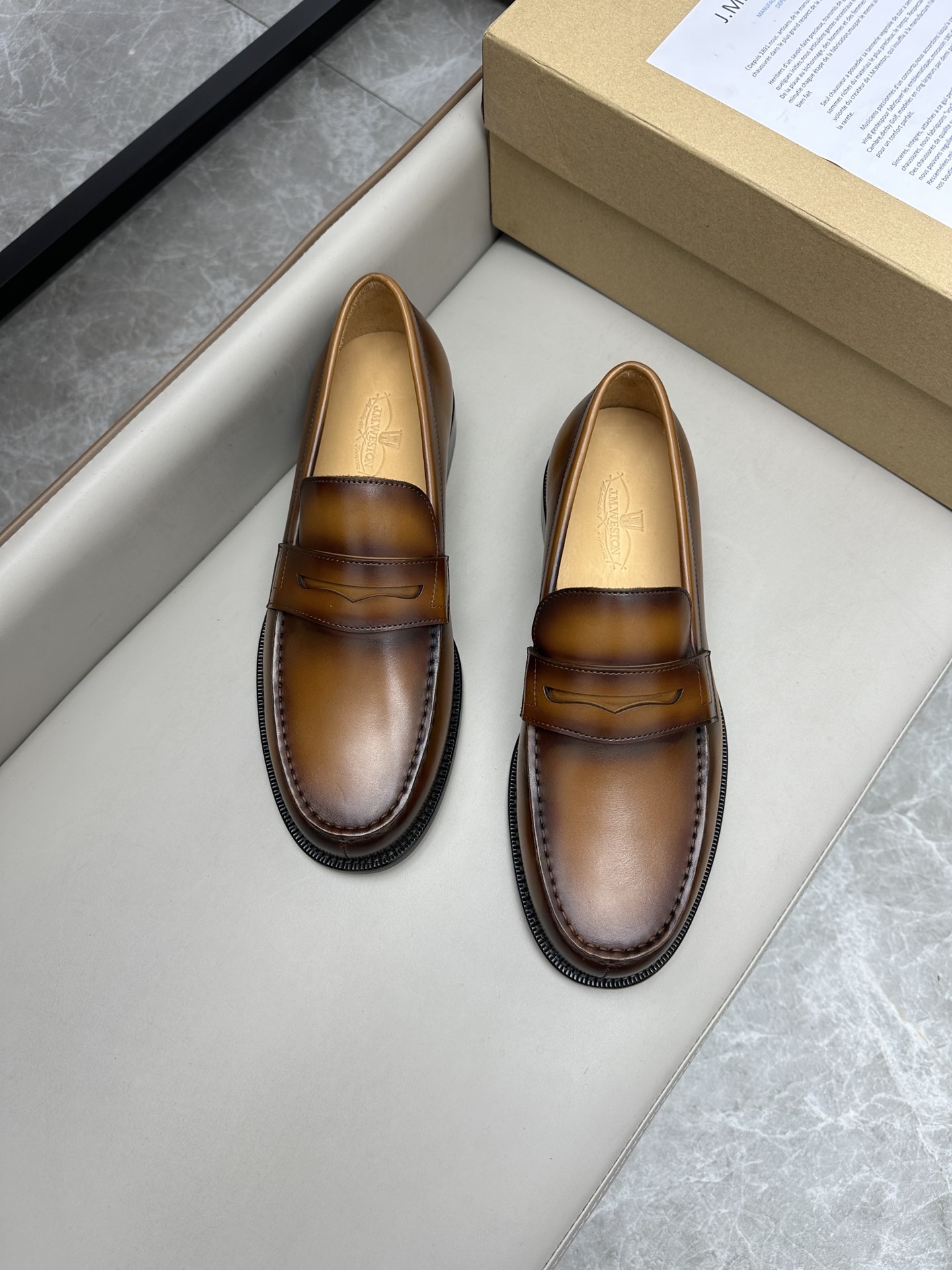 Лоферы мужские в стиле J.M. Weston коричневого цвета