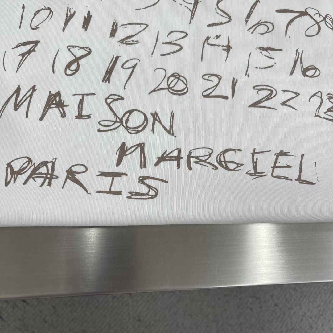 Футболка мужская в стиле Maison Margiela oversize белого цвета с принтом
