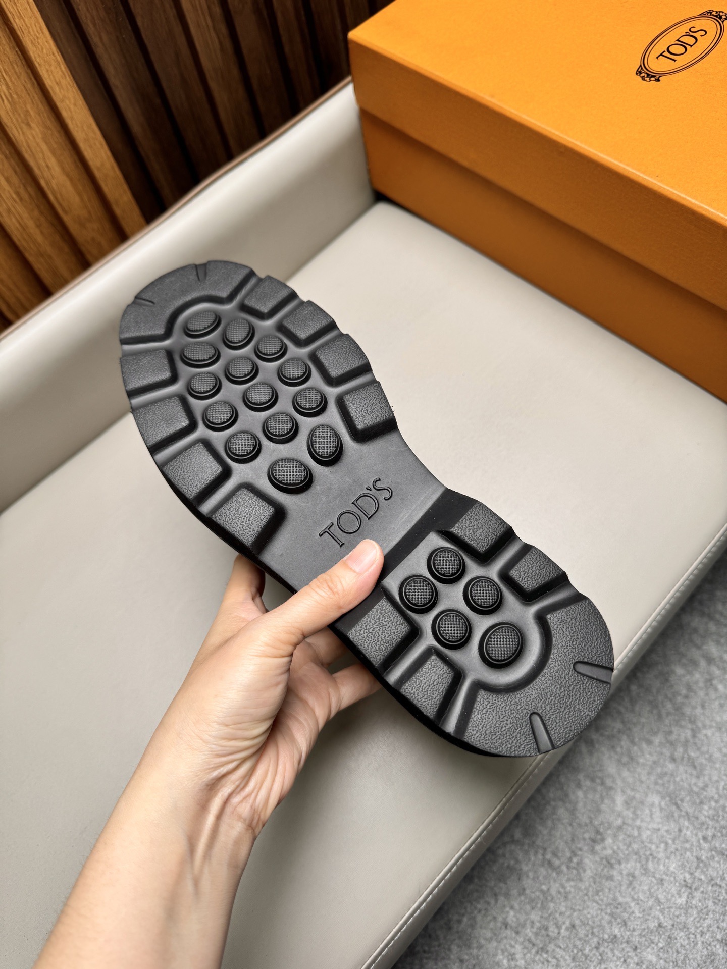 Лоферы мужские в стиле Tod’s черного цвета на массивной подошве