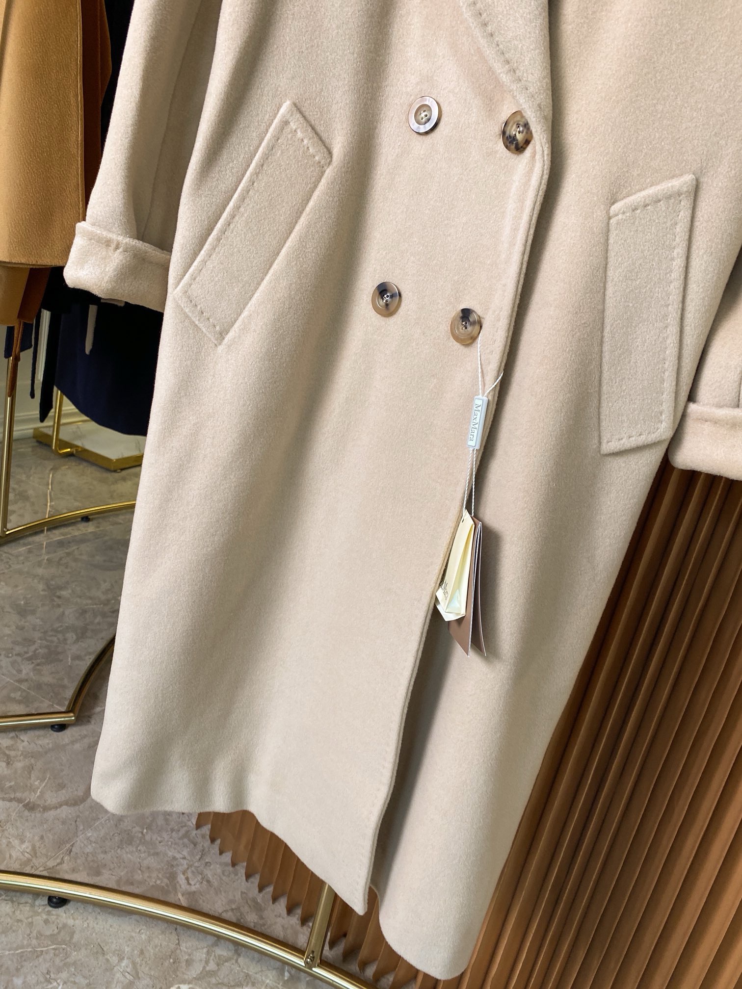 Пальто женское Max Mara 101801 Icon Coat бежевого цвета