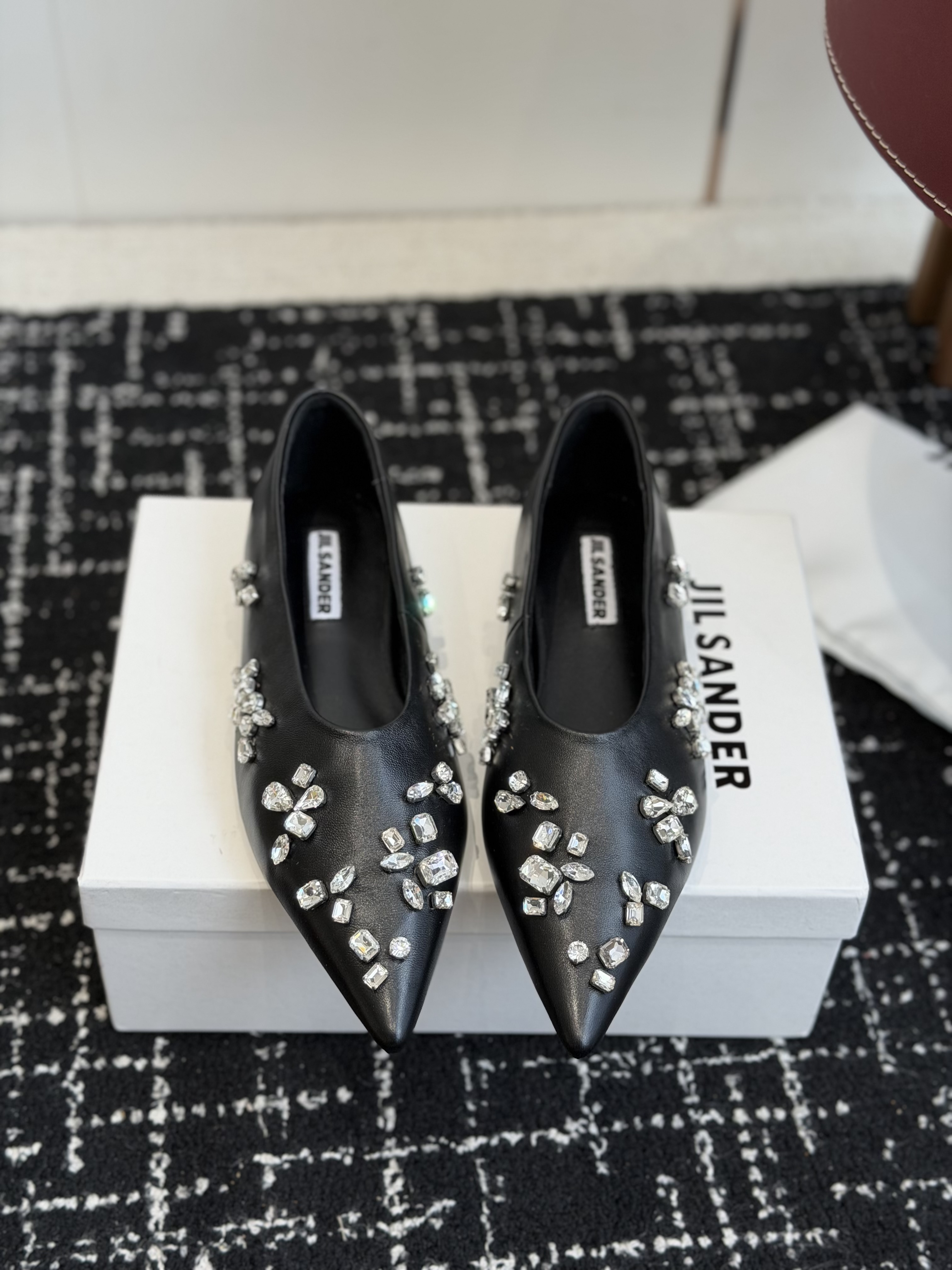 Балетки женские в стиле Jil Sander с кристаллами черного цвета
