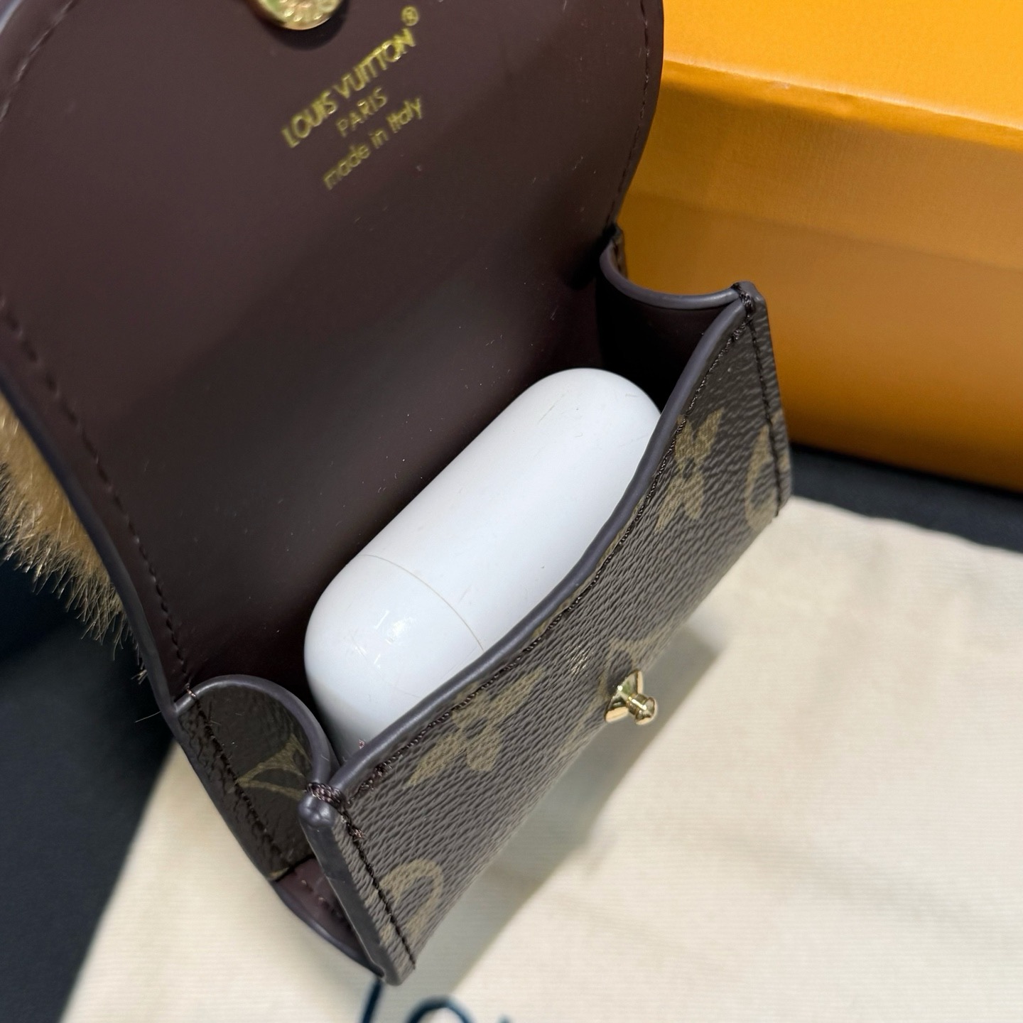 Брелок женский Louis Vuitton LV Cute Capybara коричневого цвета