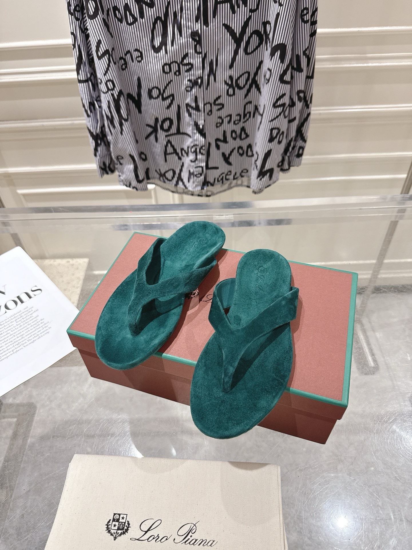 Шлёпанцы женские в стиле Loro Piana изумрудного цвета