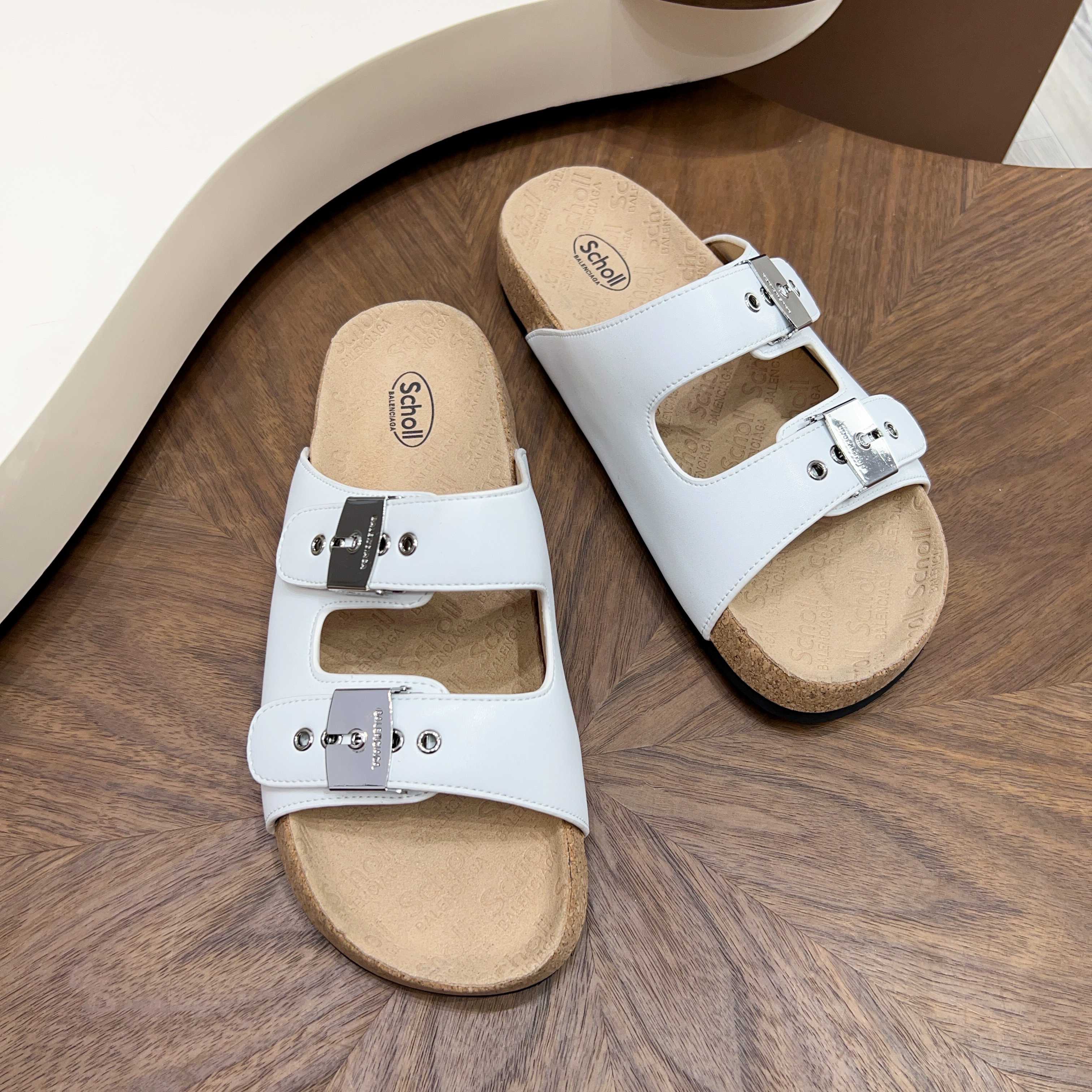 Сандалии мужские в стиле Balenciaga с пробковой подошвой белого цвета