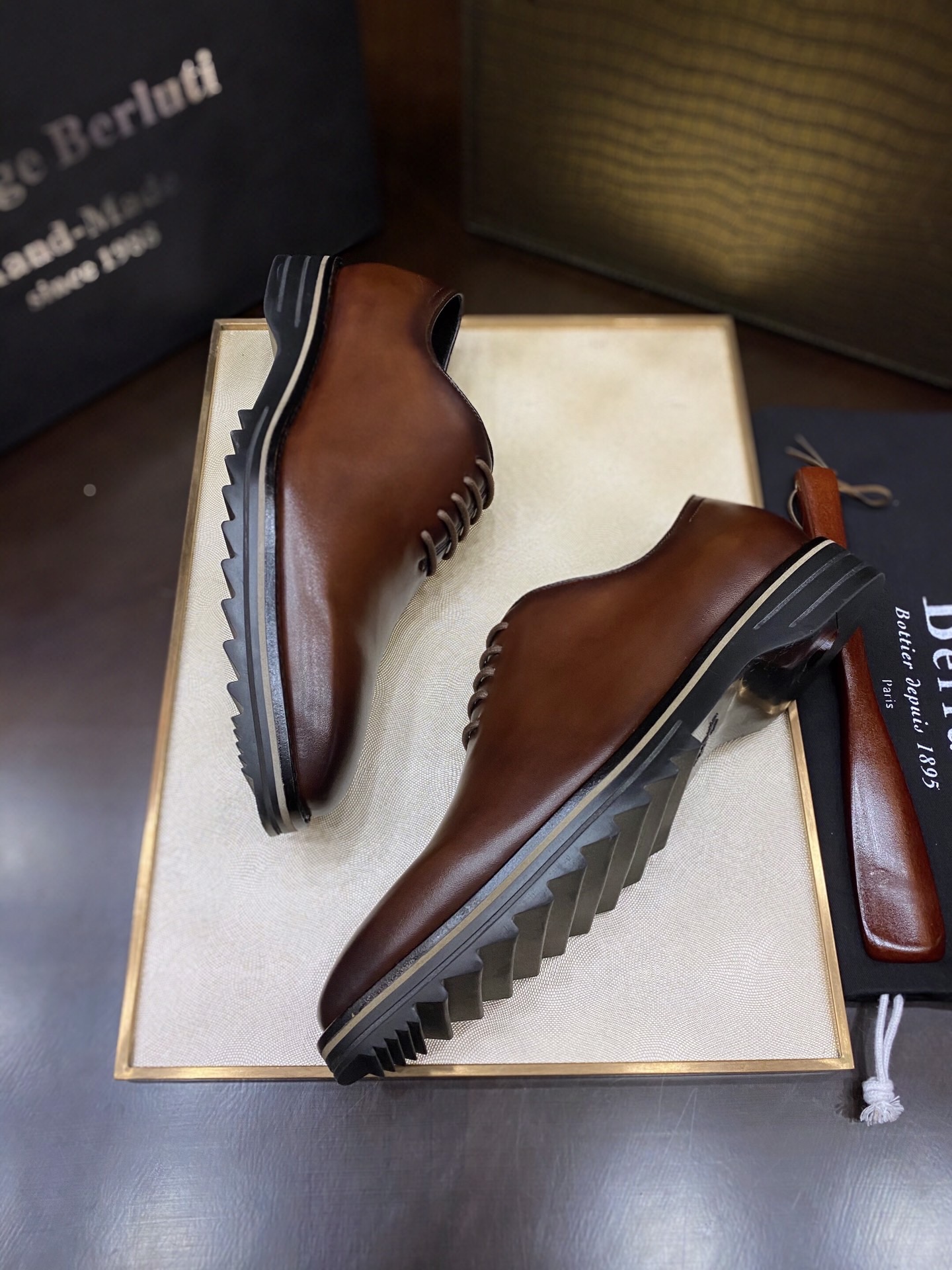 Туфли мужские в стиле Berluti из натуральной кожи коричневого цвета