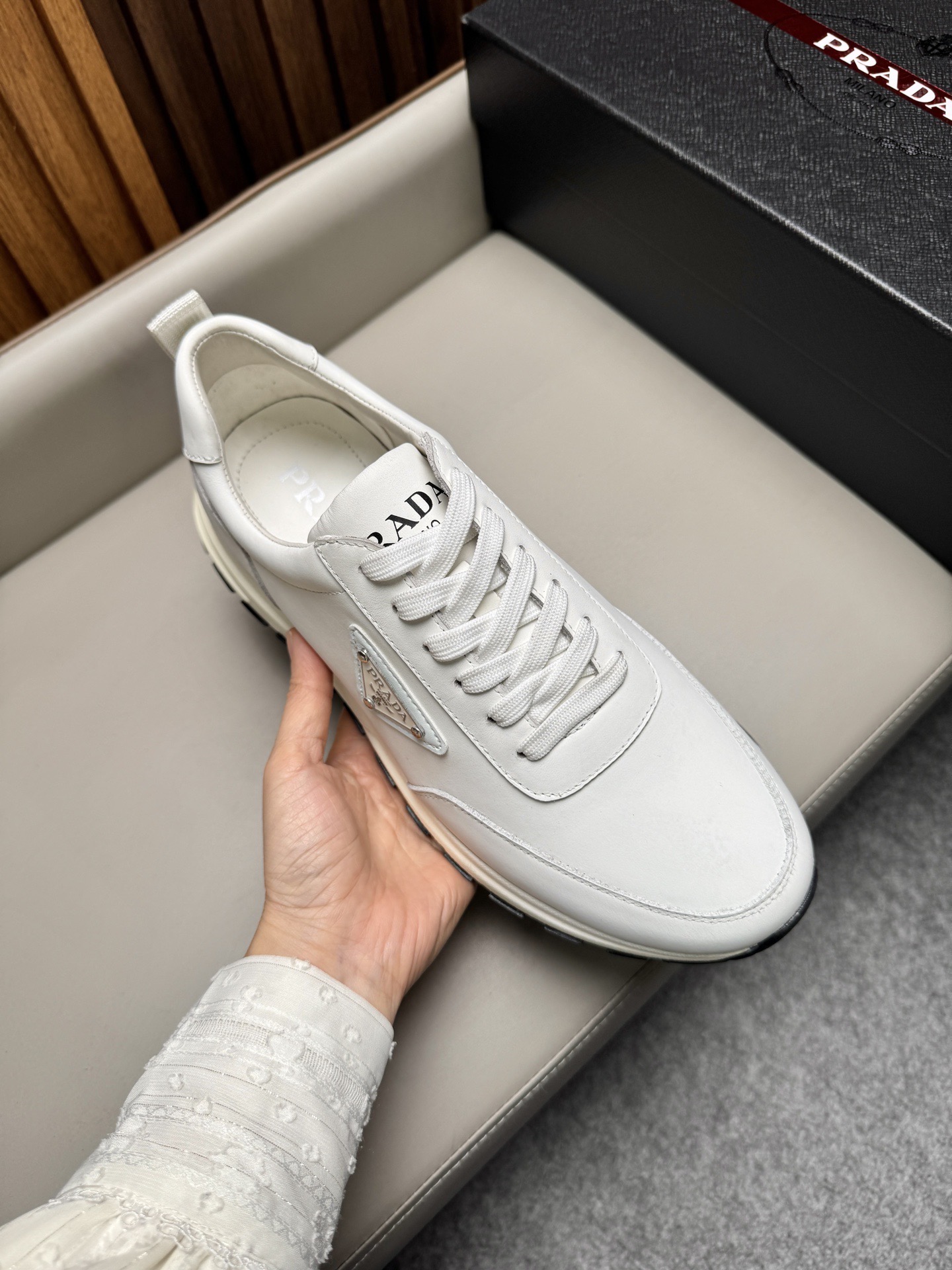 Кроссовки мужские в стиле Prada белого цвета