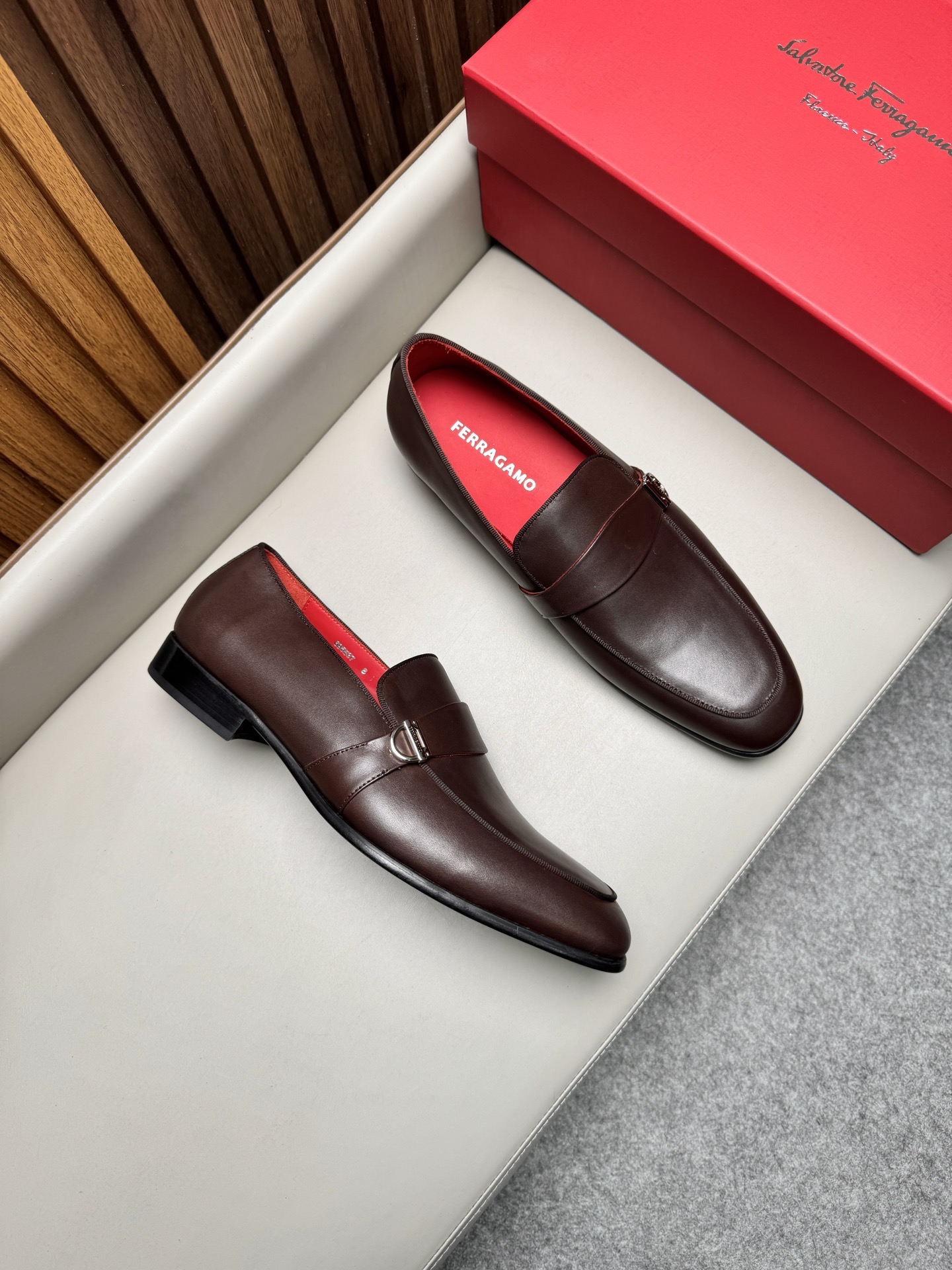 Лоферы мужские в стиле Ferragamo Gancini коричневого цвета