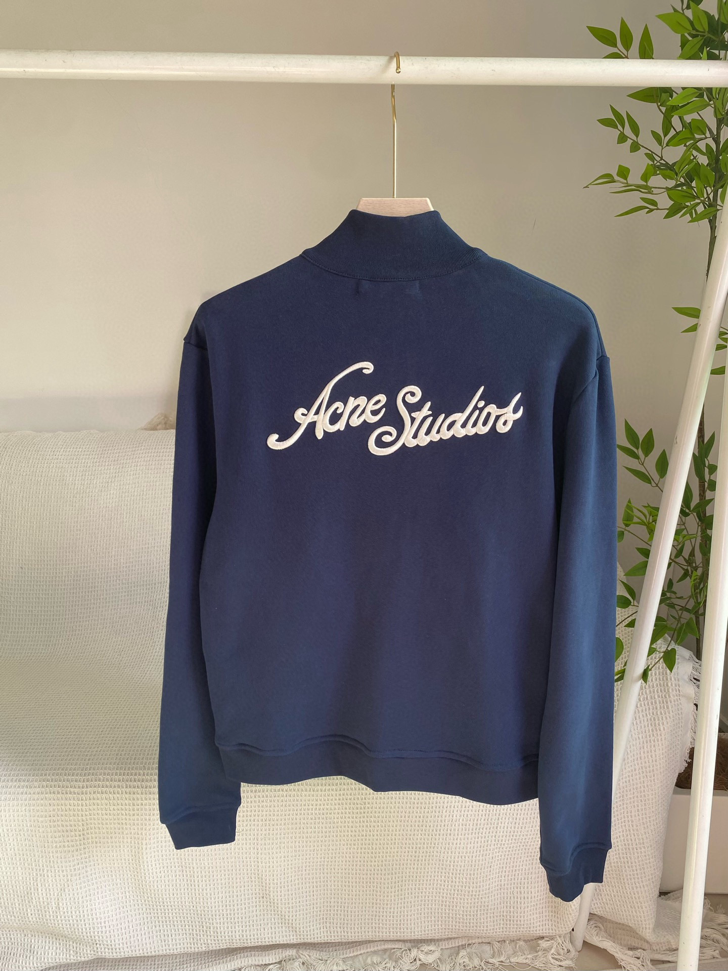 Свитшот женский на молнии в стиле Acne Studios с вышивкой 10 000 стежков из хлопка в тёмно-синем/сером цвете