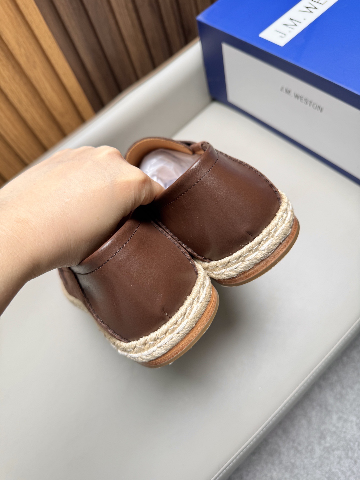 Лоферы мужские в стиле J.M. Weston светло-коричневого цвета