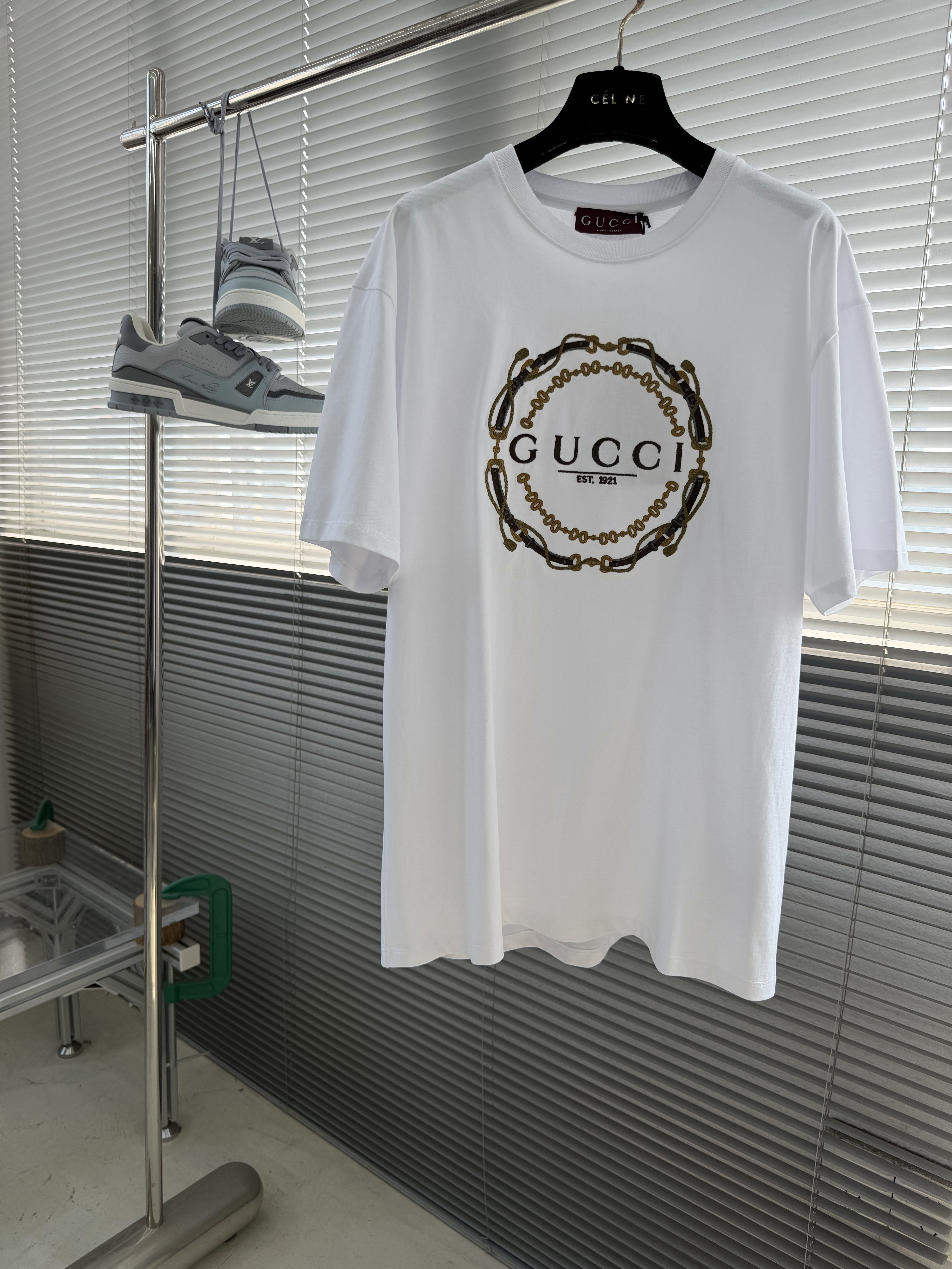 Футболка женская в стиле Gucci с принтом логотипа прямого кроя