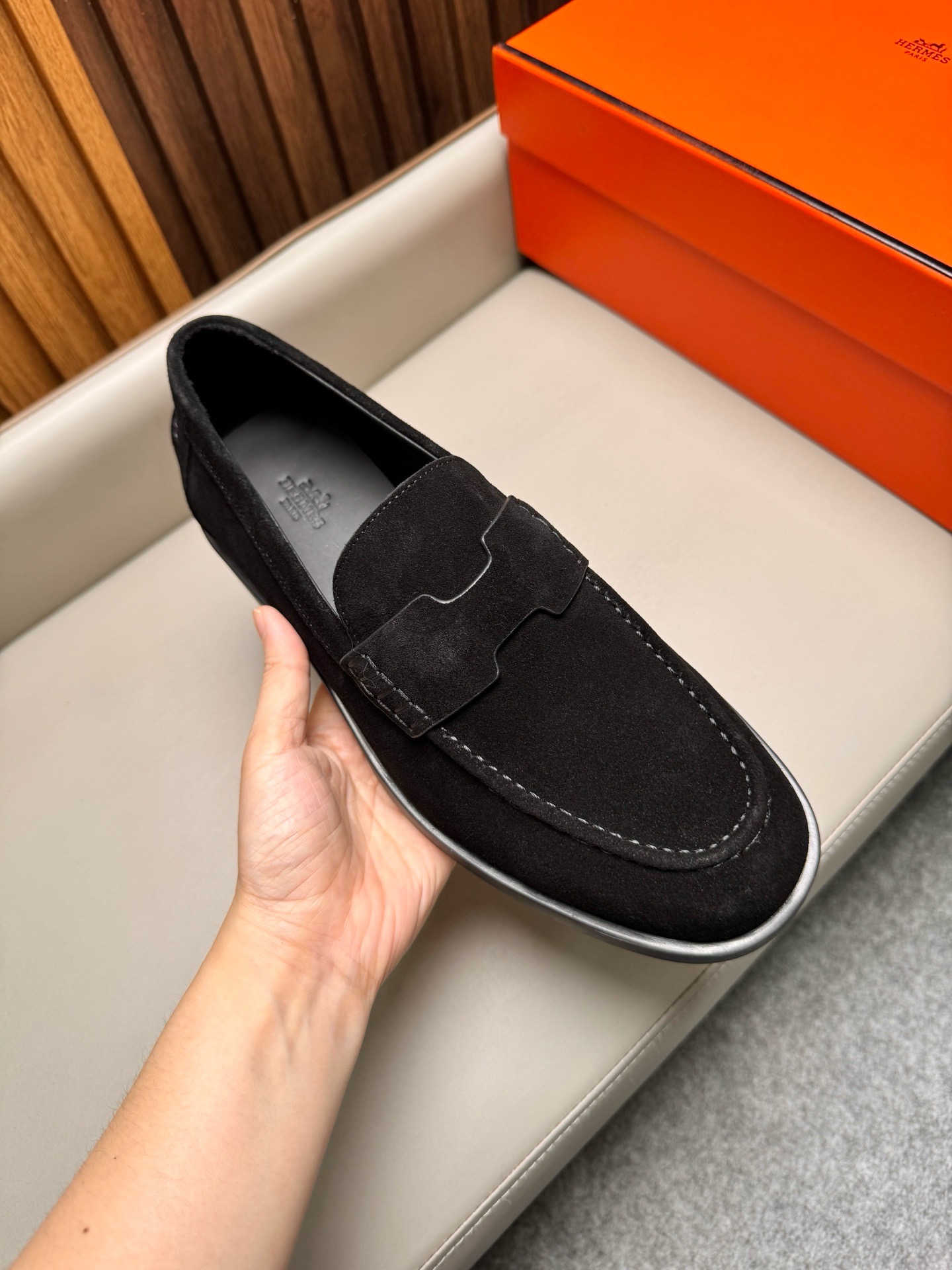 Лоферы мужские в стиле Hermes из натуральной замши чёрного цвета