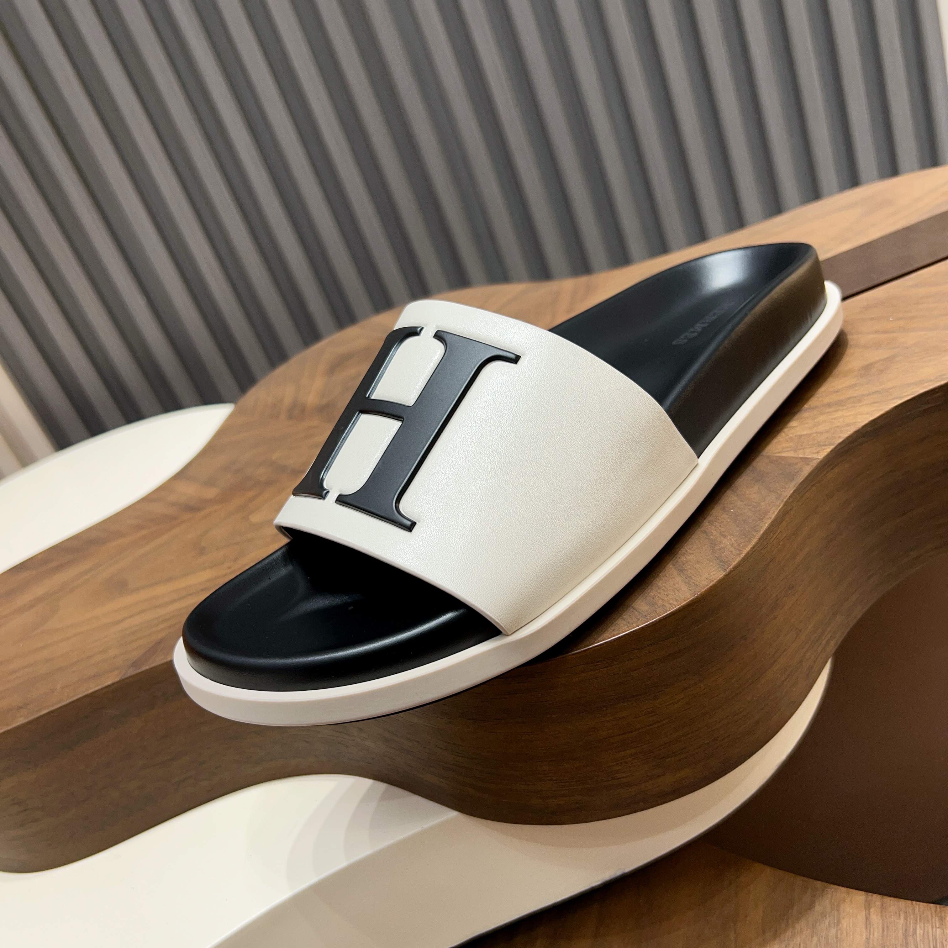 Шлёпанцы мужские в стиле Hermès Oran белого цвета