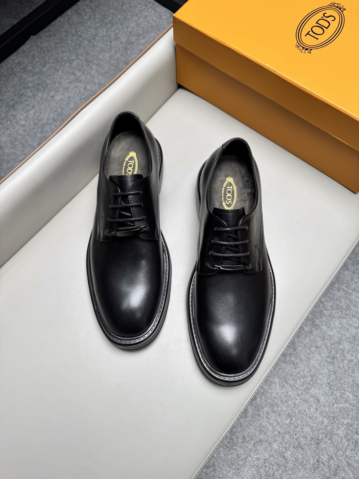 Туфли мужские в стиле Tod’s на шнуровке чёрного цвета