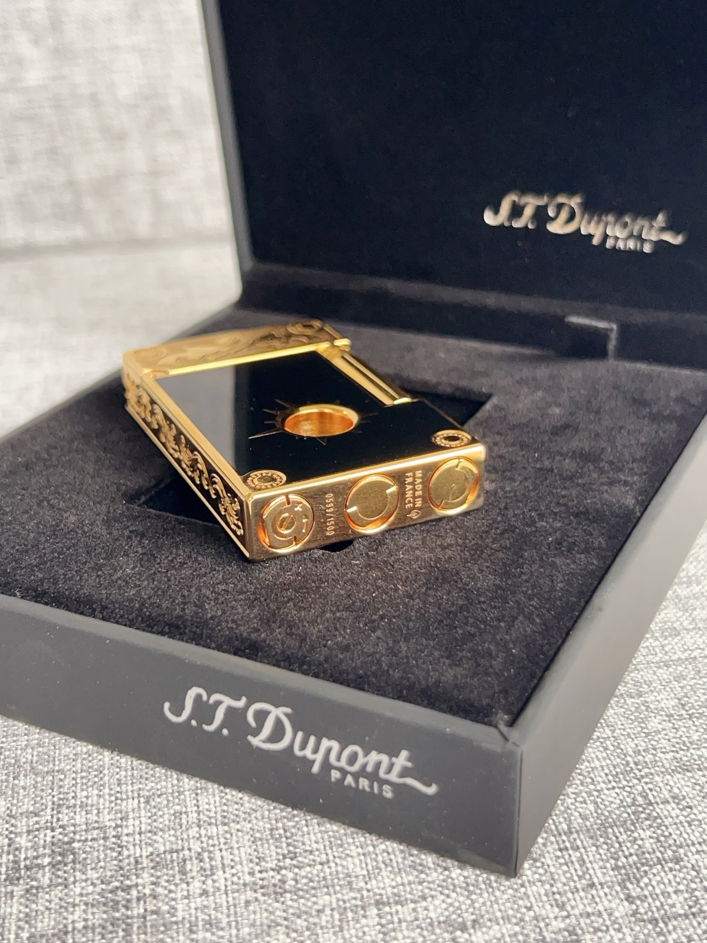 Зажигалка в стиле S.T. Dupont (золотисто-чёрного цвета)