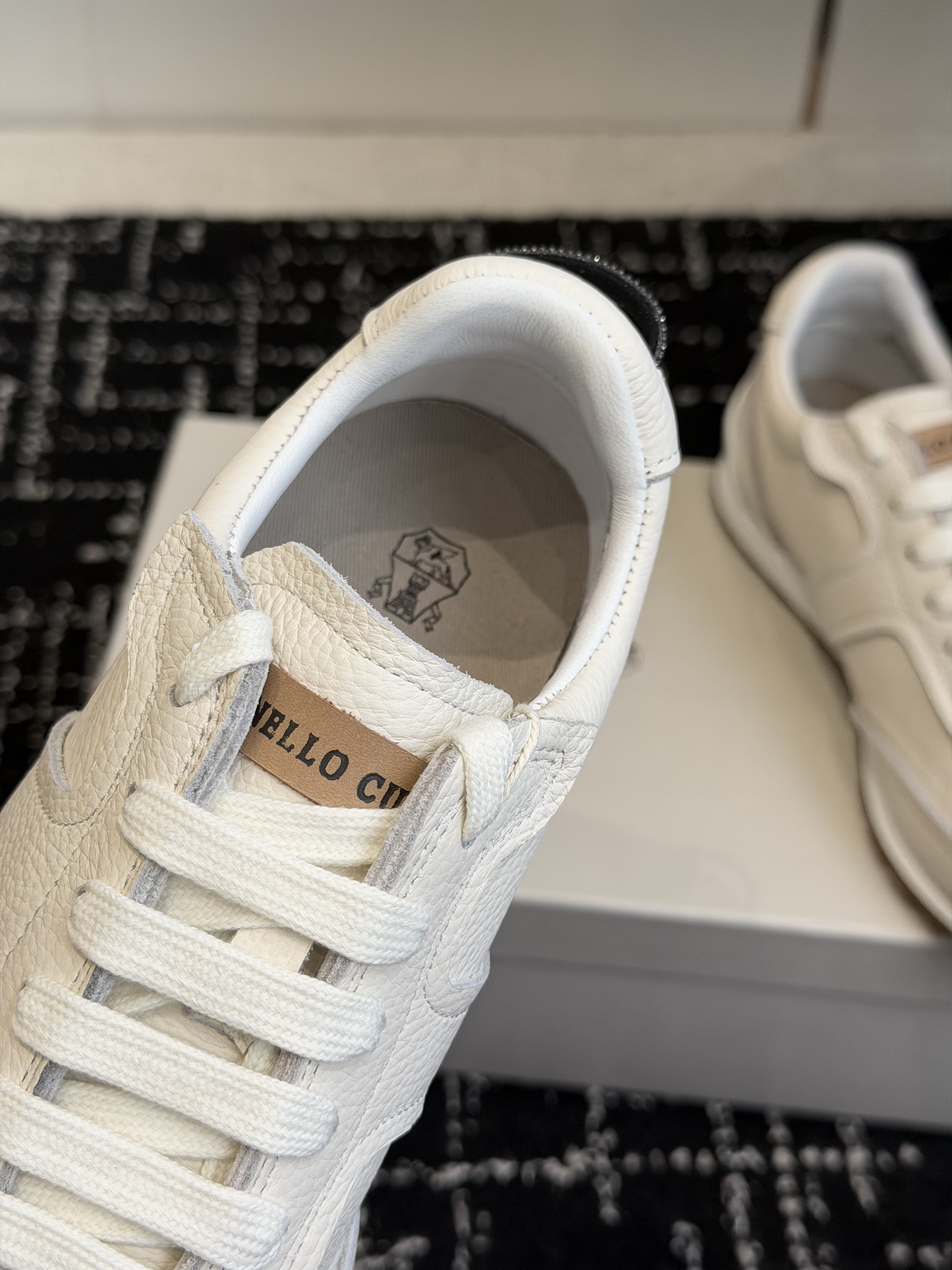 Кроссовки женские в стиле Brunello Cucinelli белого цвета