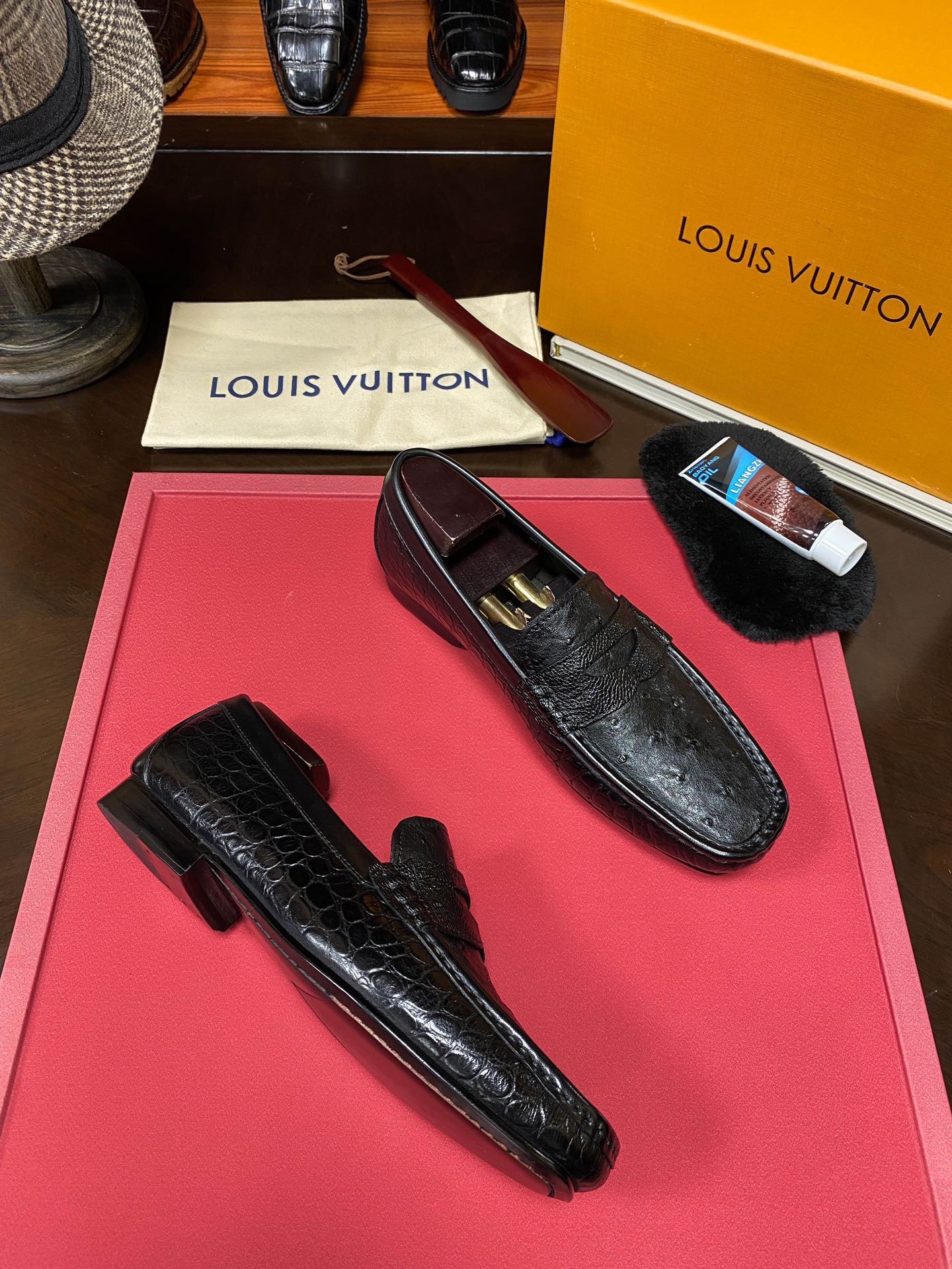 Лоферы мужские в стиле Louis Vuitton из кожи крокодила и натуральной кожи черного цвета