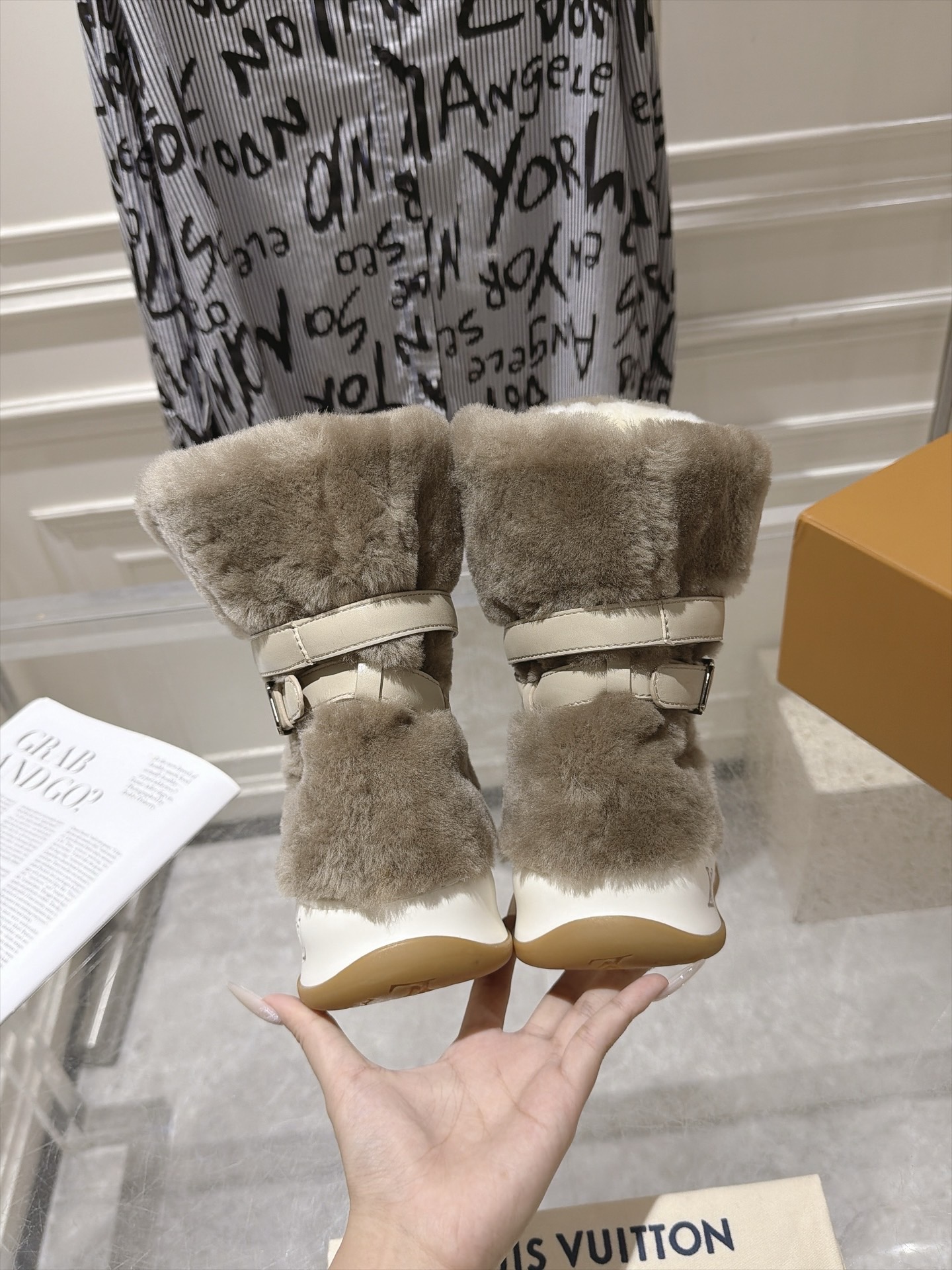 Ботинки Louis Vuitton LV Cloud Lace-Up Ankle Boot Sneaker бежевого цвета