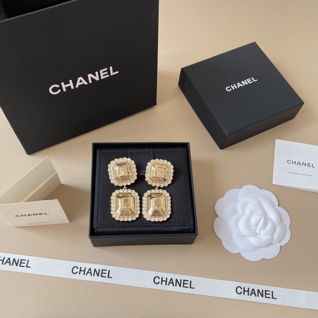 Серьги женские в стиле Chanel 25K квадратные